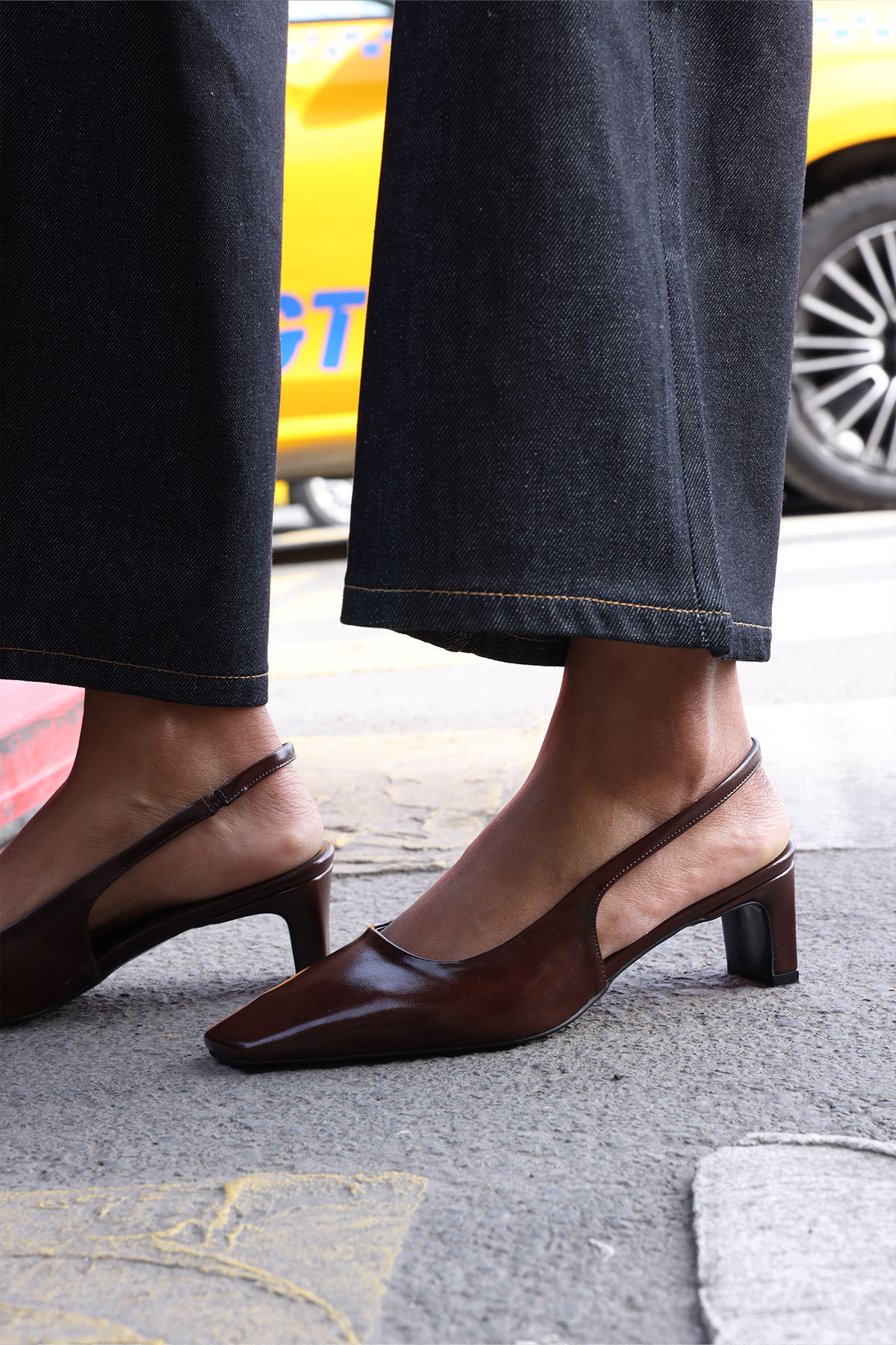 Asimetrik Küt Acı Kahve Kadın Topuklu