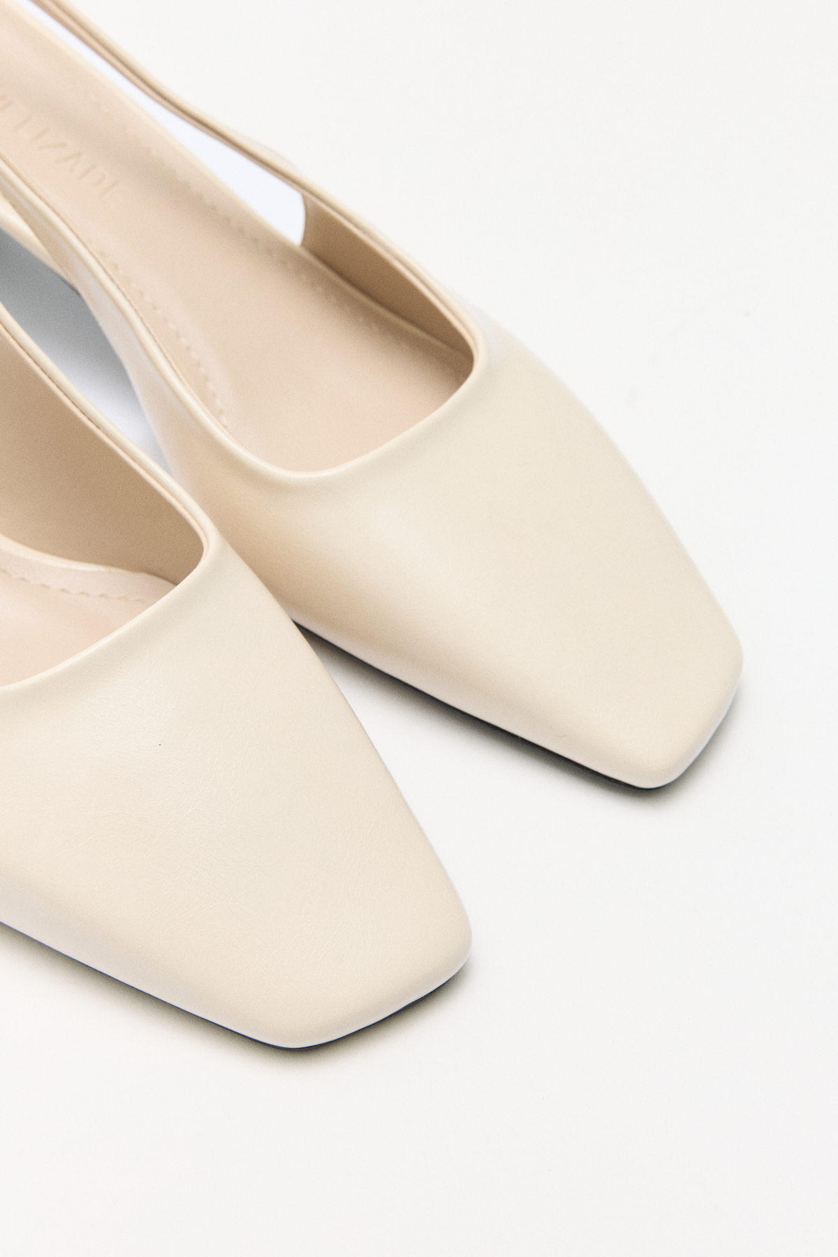 Asimetrik Küt Kemik Kadın Topuklu