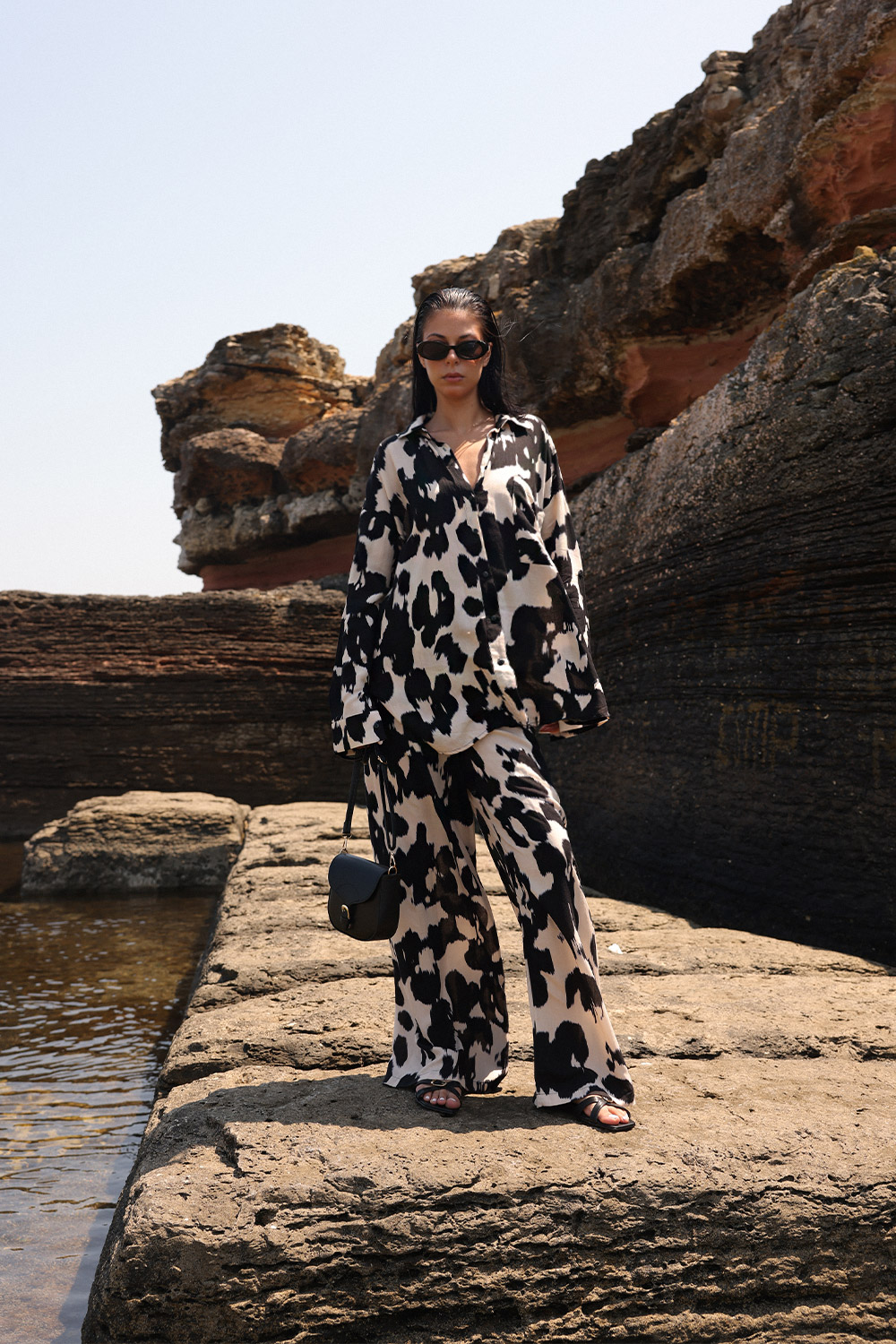 Asimetrik Oversize Desenli Siyah-Bej Kadın Gömlek