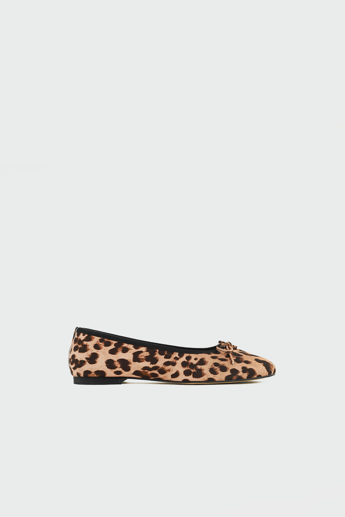 Oval Burunlu Kurdele Detaylı Leopar Kadın Babet