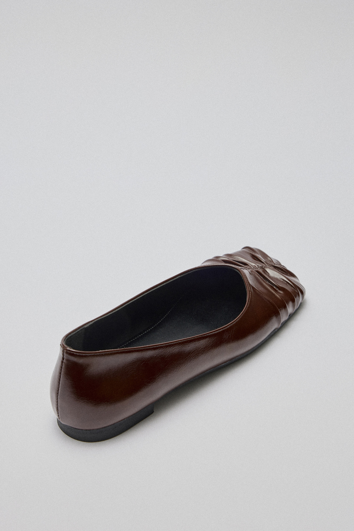 Küt Burun Büzgülü Acı Kahve Kadın Babet