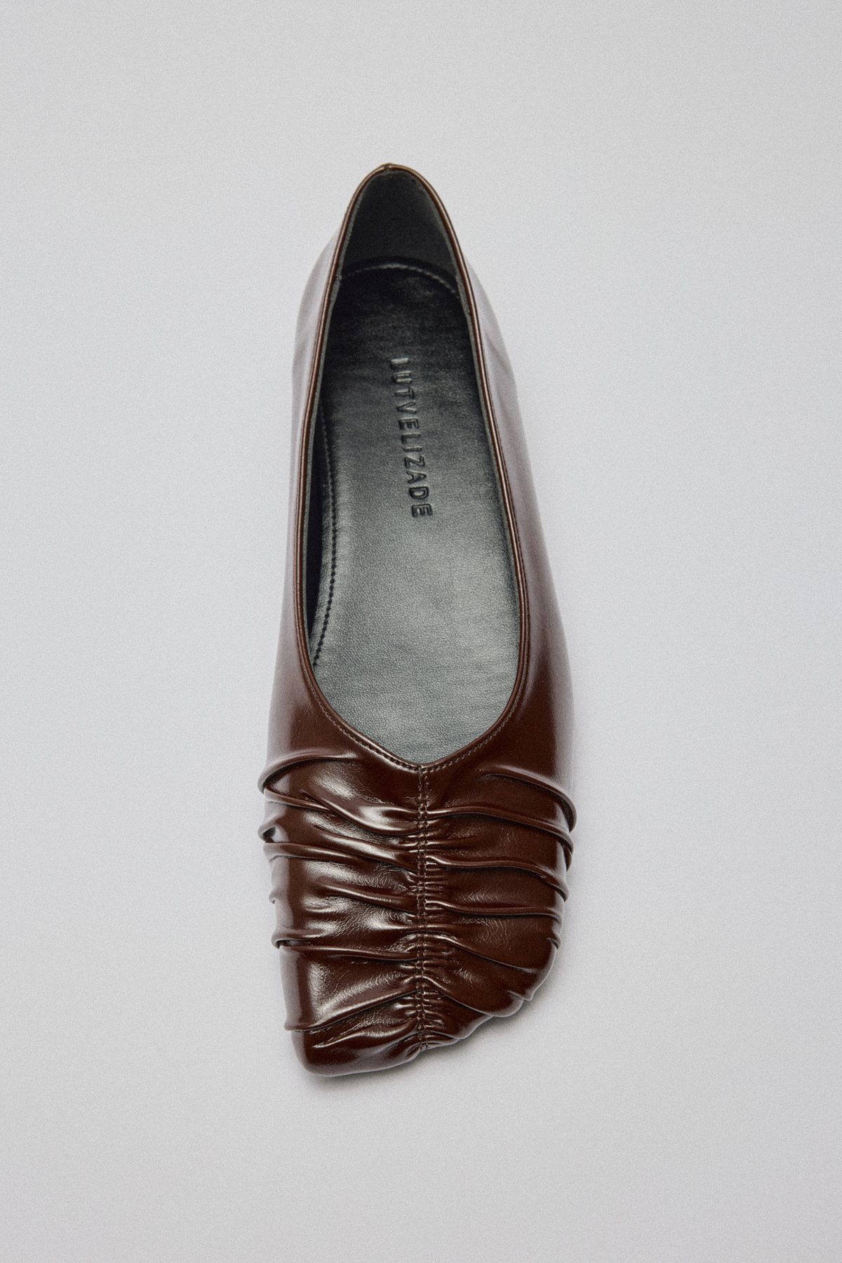 Küt Burun Büzgülü Acı Kahve Kadın Babet