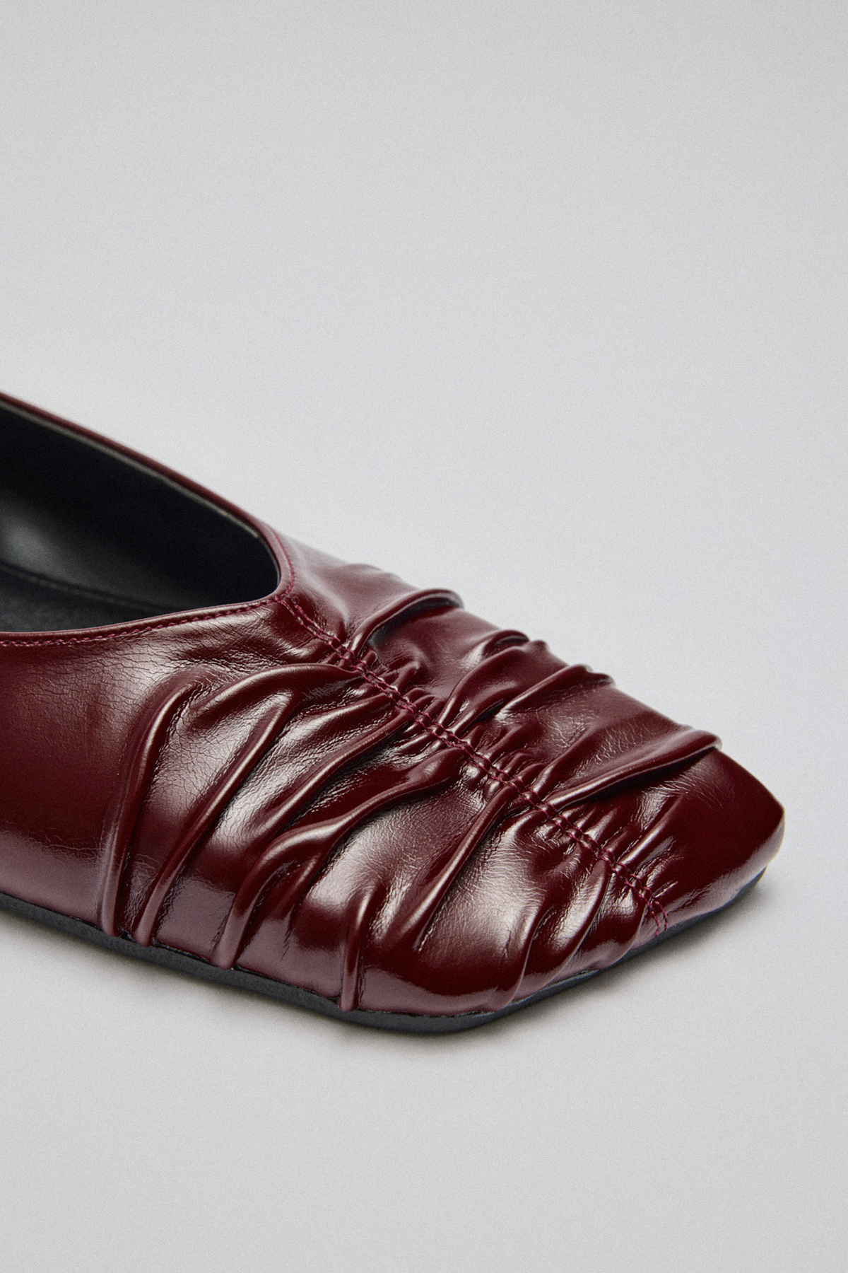 Küt Burun Büzgülü Bordo Kadın Babet