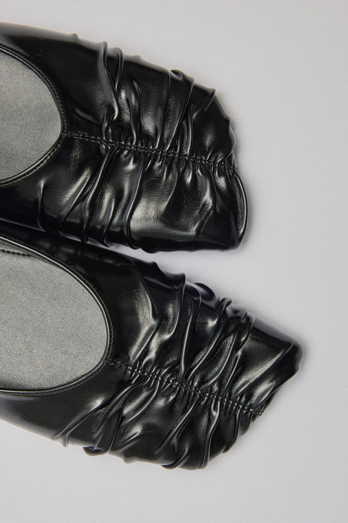 Küt Burun Büzgülü Siyah Kadın Babet