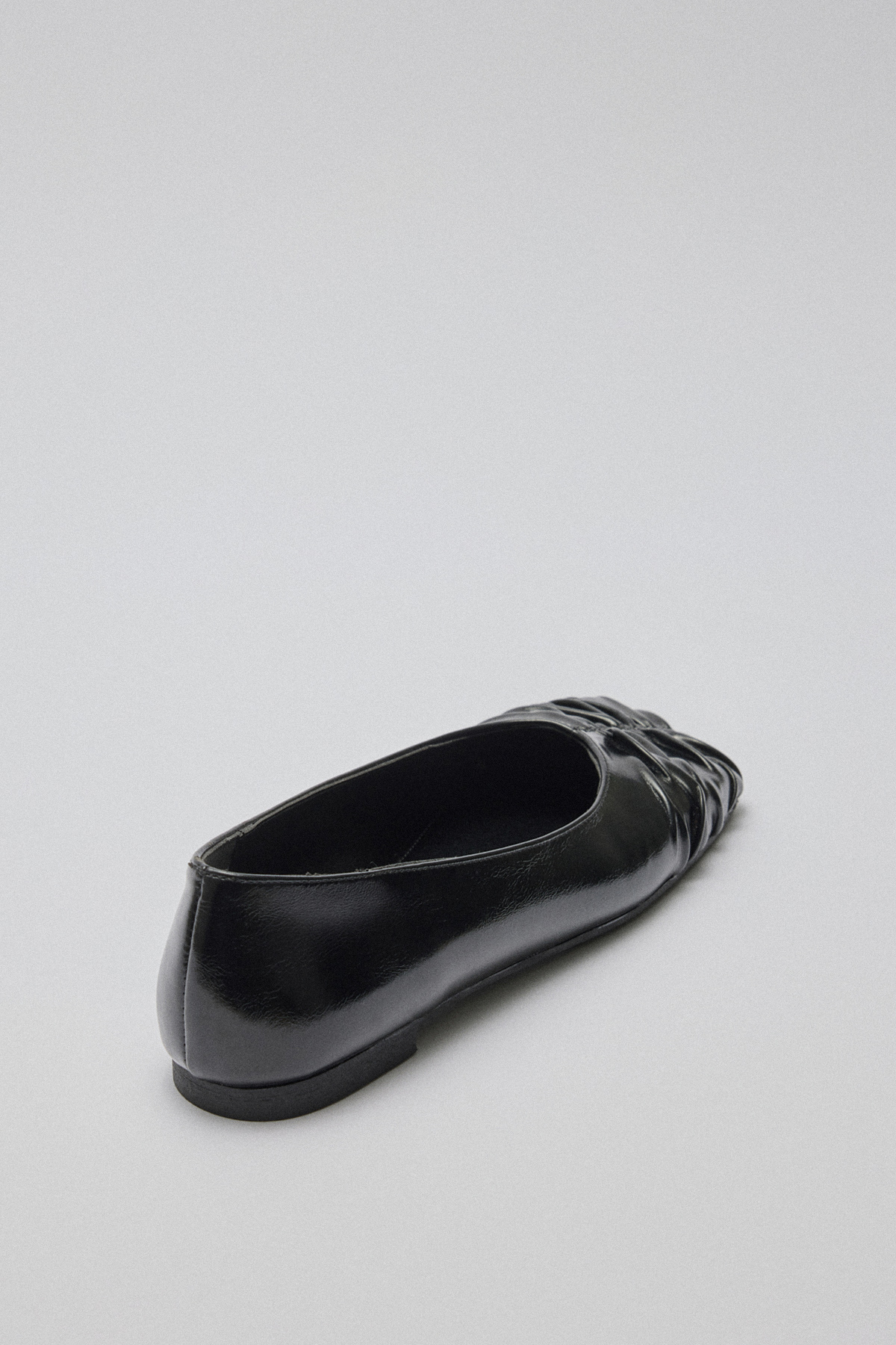 Küt Burun Büzgülü Siyah Kadın Babet