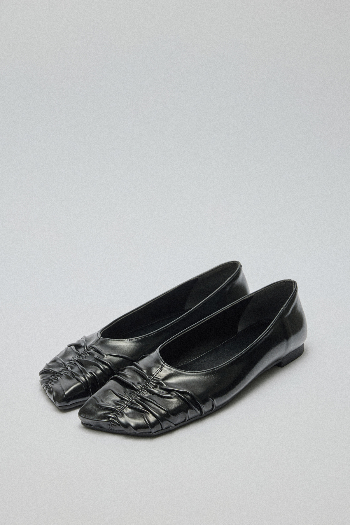 Küt Burun Büzgülü Siyah Kadın Babet