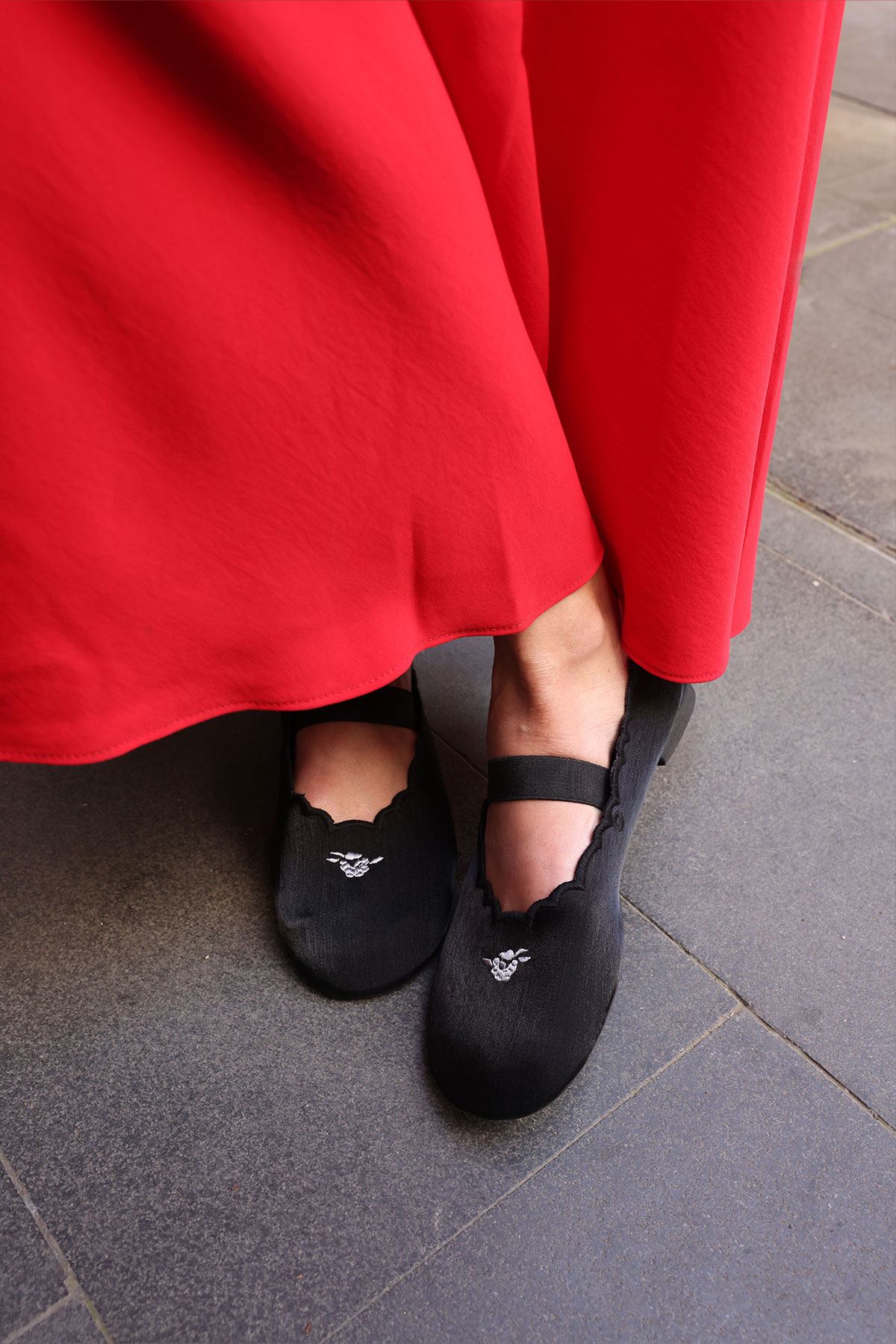 Minimal Nakışlı Bant Detaylı Siyah Kadın Babet