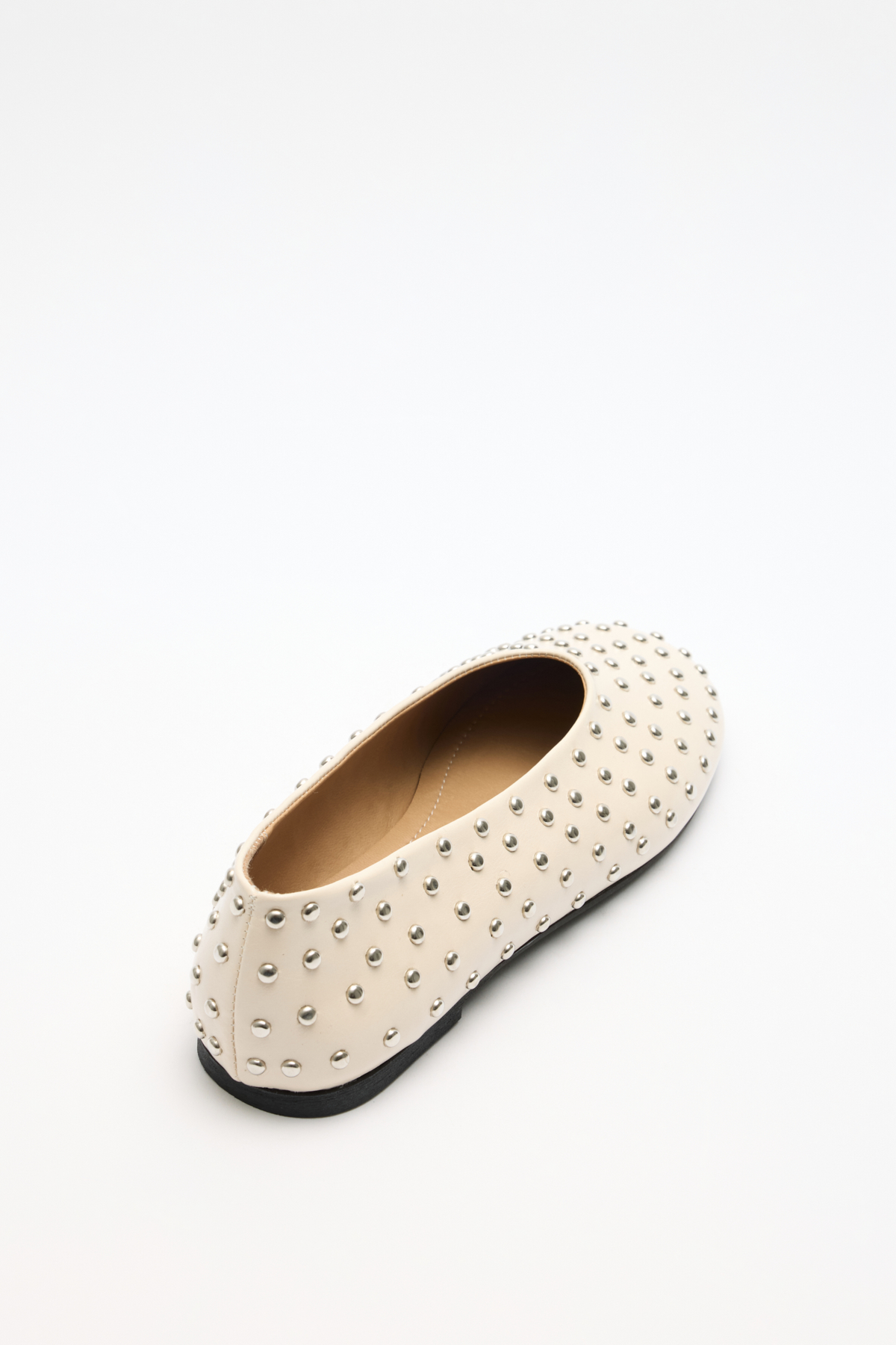 Oval Burun Zımba Detaylı Kemik Kadın Babet