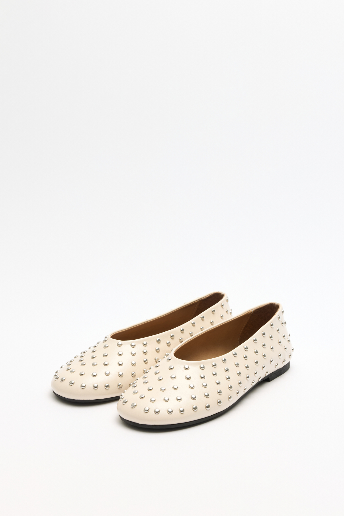 Oval Burun Zımba Detaylı Kemik Kadın Babet