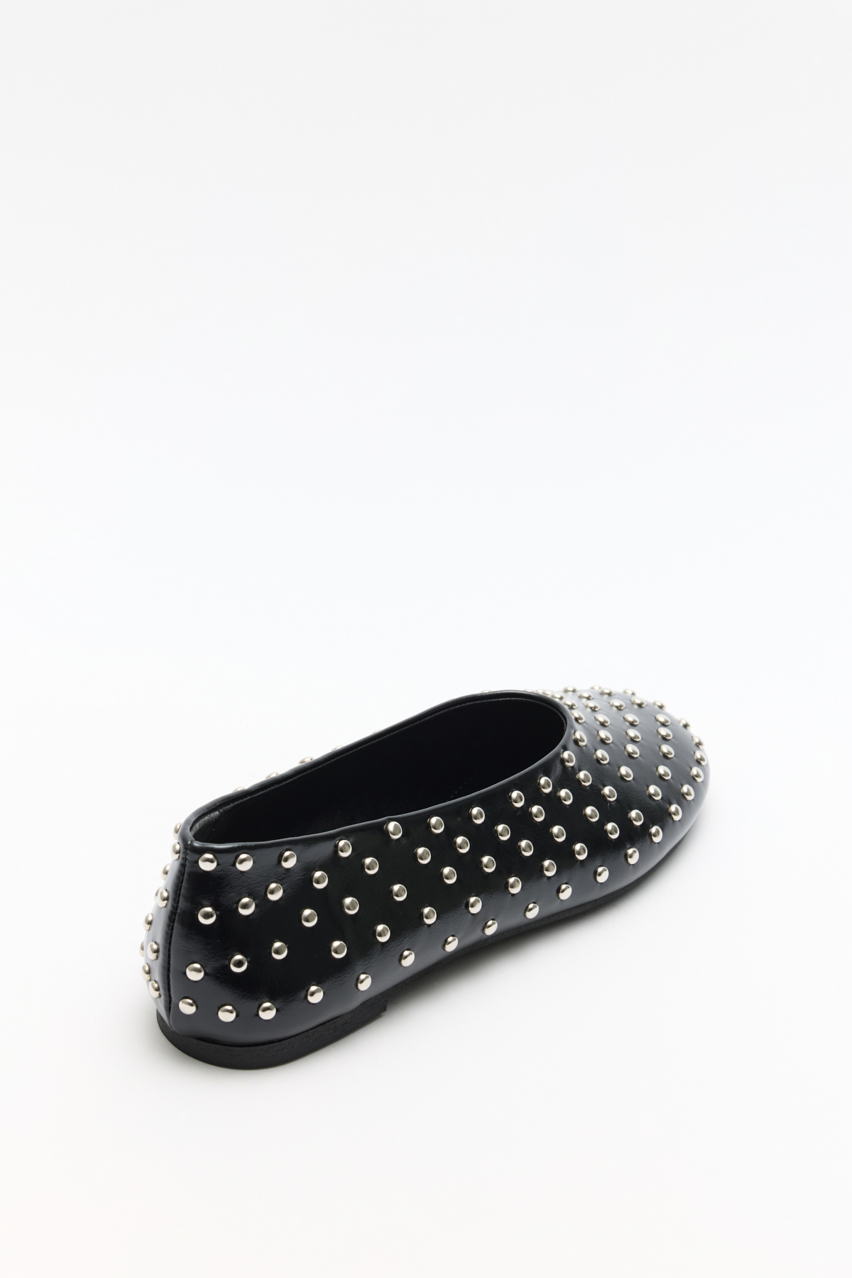 Oval Burun Zımba Detaylı Siyah Kadın Babet