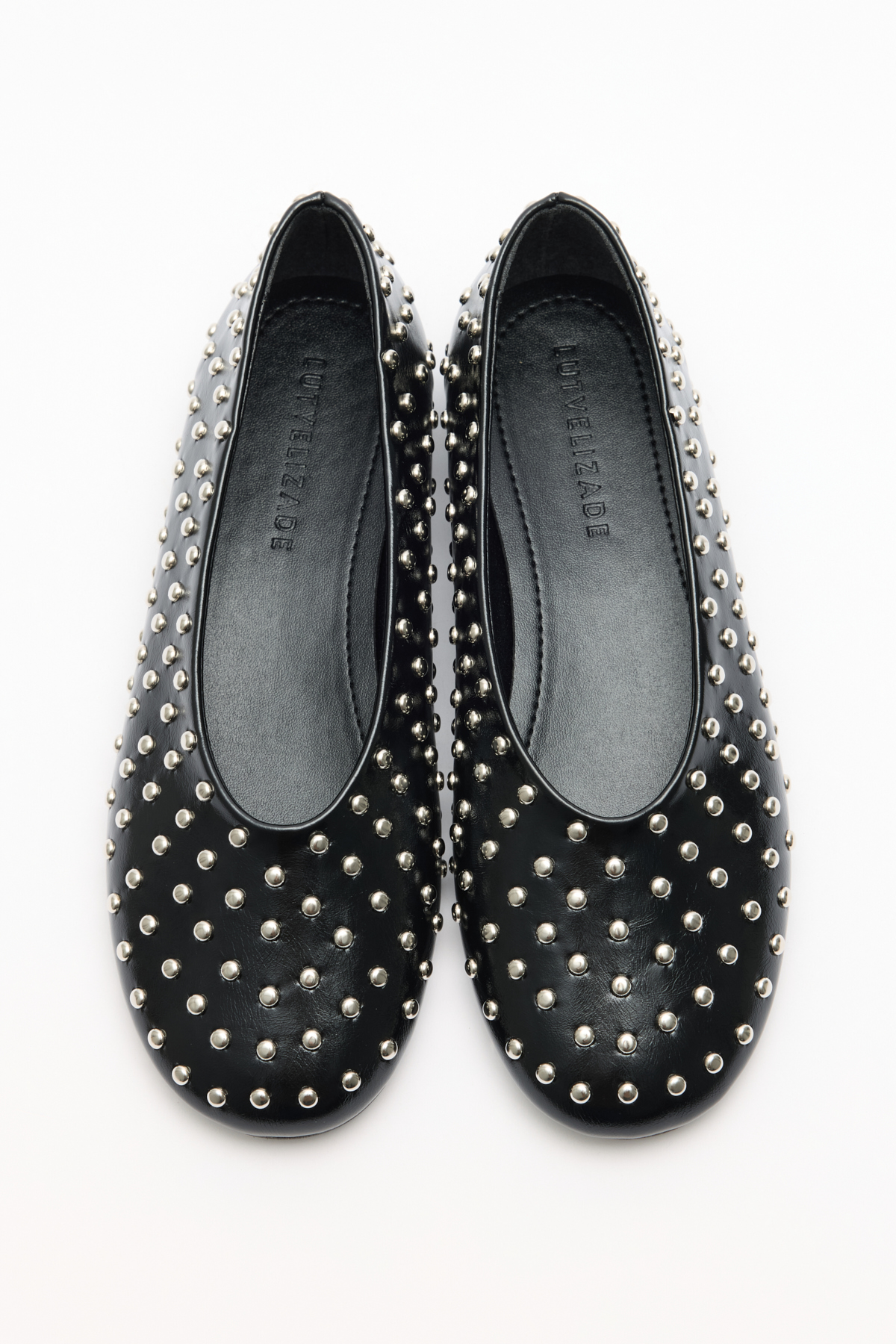 Oval Burun Zımba Detaylı Siyah Kadın Babet