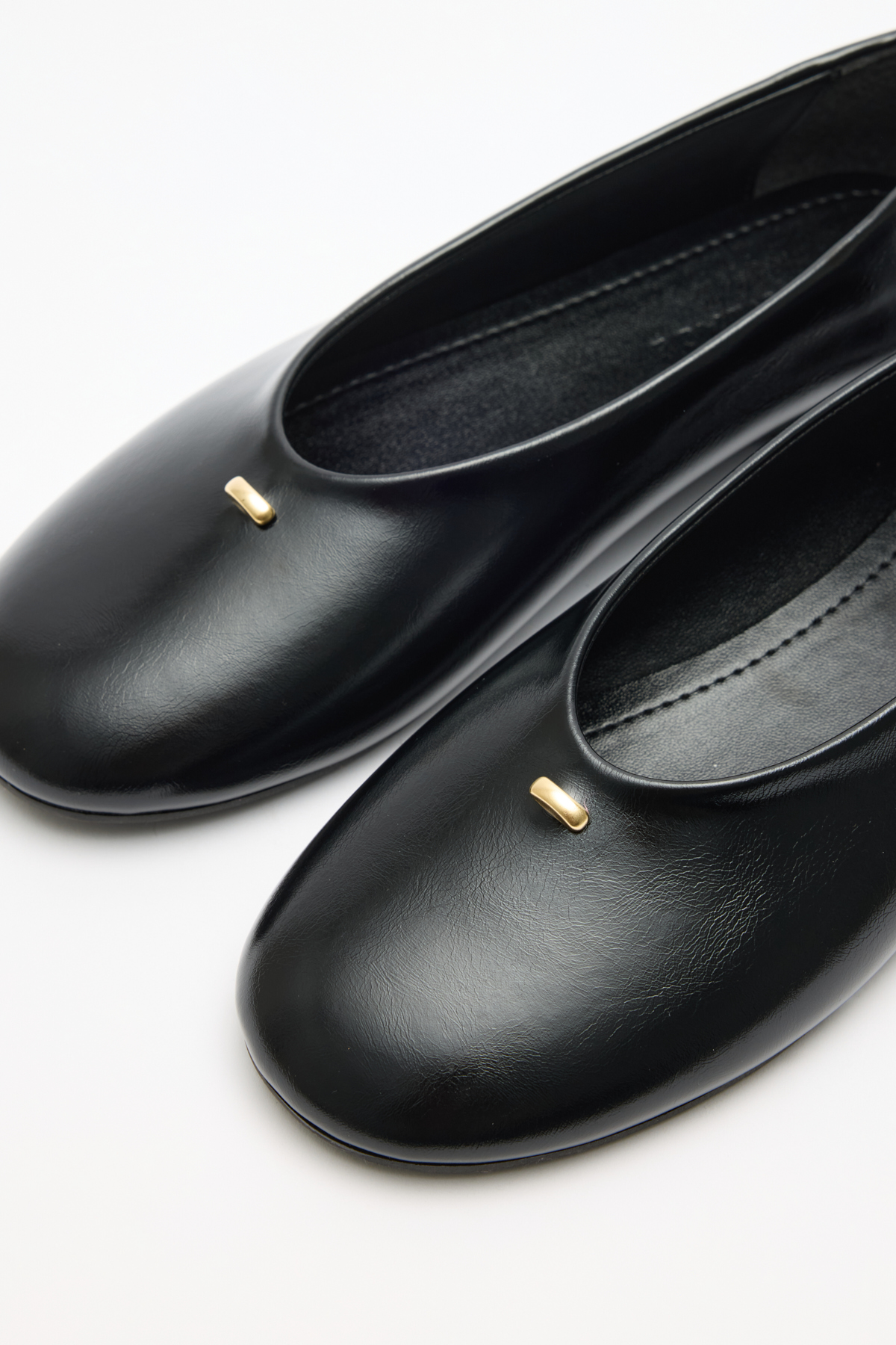 Oval Burun Minimal Toka Detaylı Siyah Kadın Babet