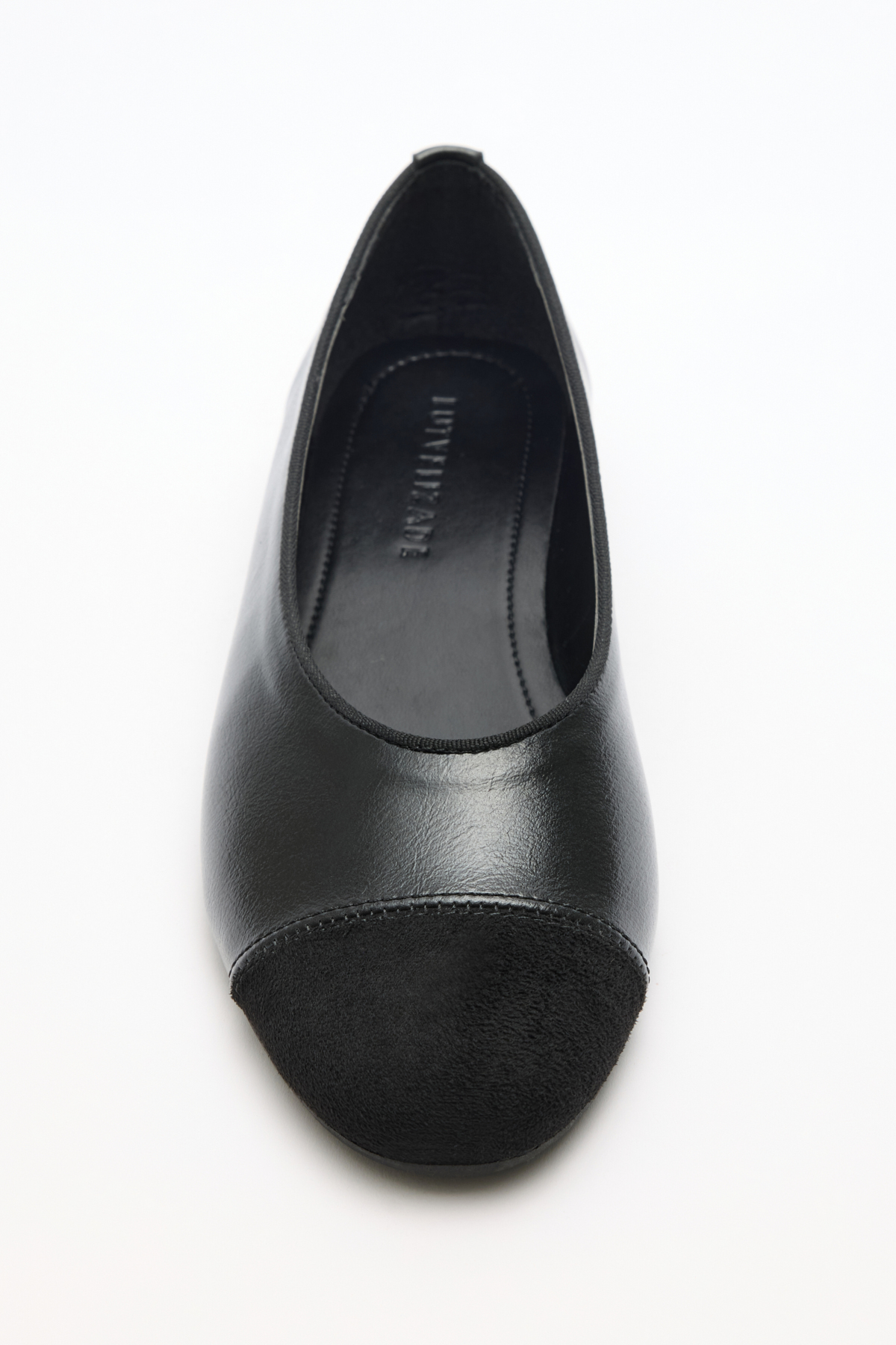 Oval Burun Süet Detaylı Siyah Kadın Babet