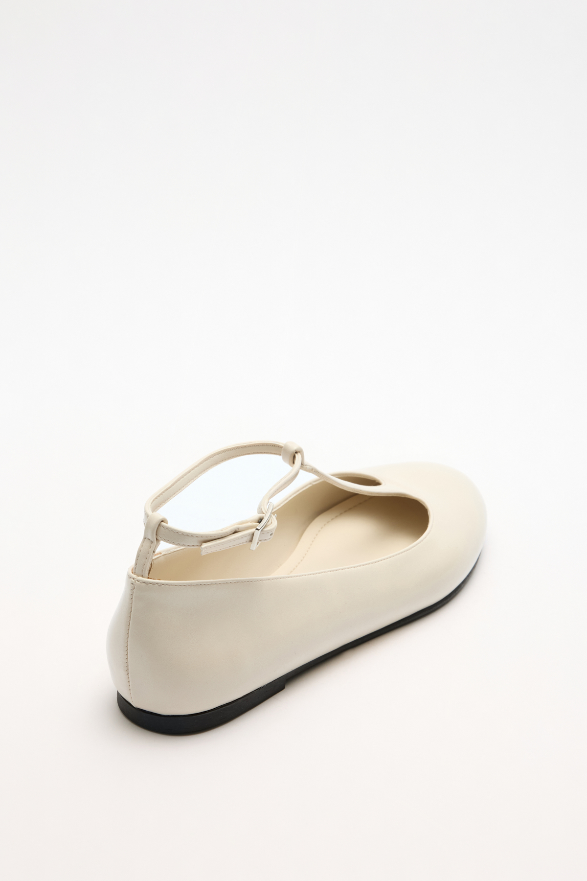 Oval Burun Pencere Detaylı Kemik Kadın Babet