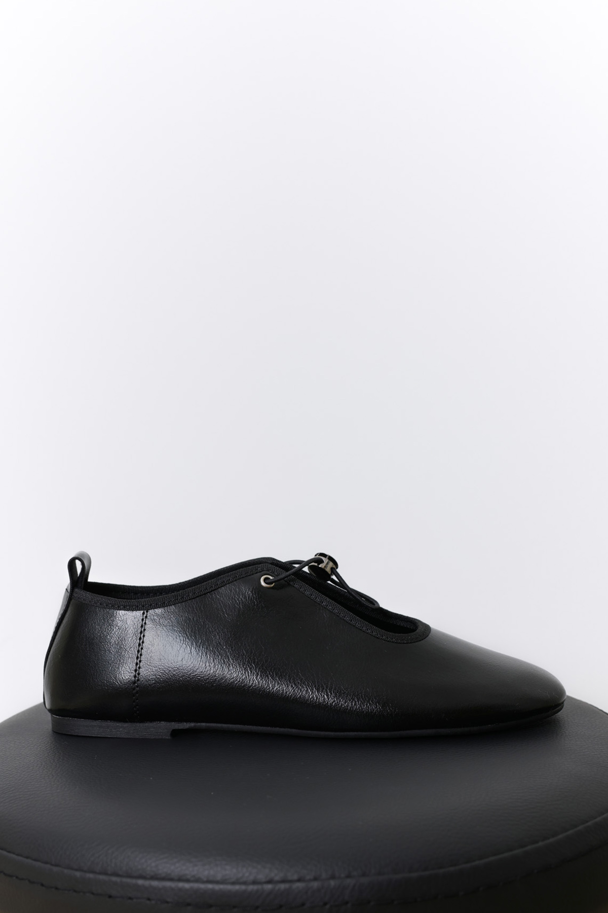 Lastik Bağcık Detaylı Siyah Kadın Babet