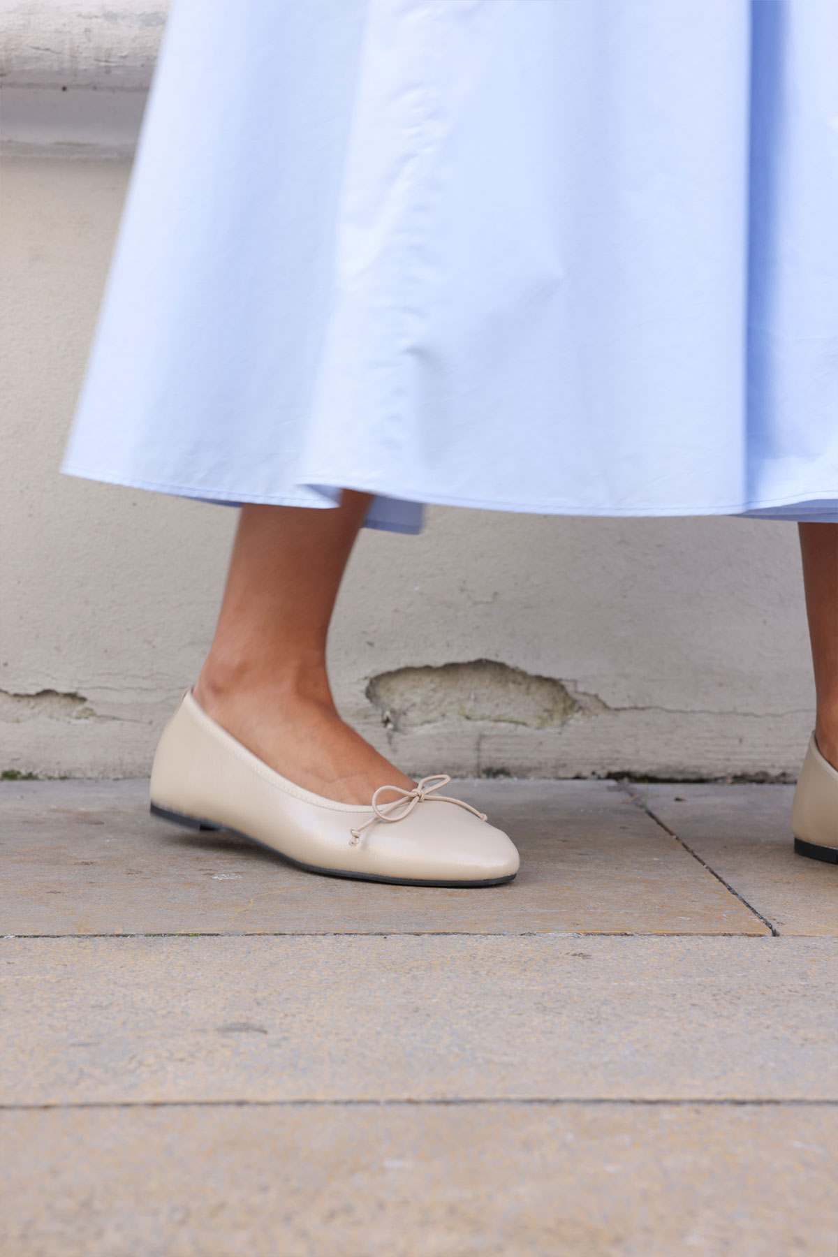 Minimal Kurdele Detaylı Bej Kadın Babet