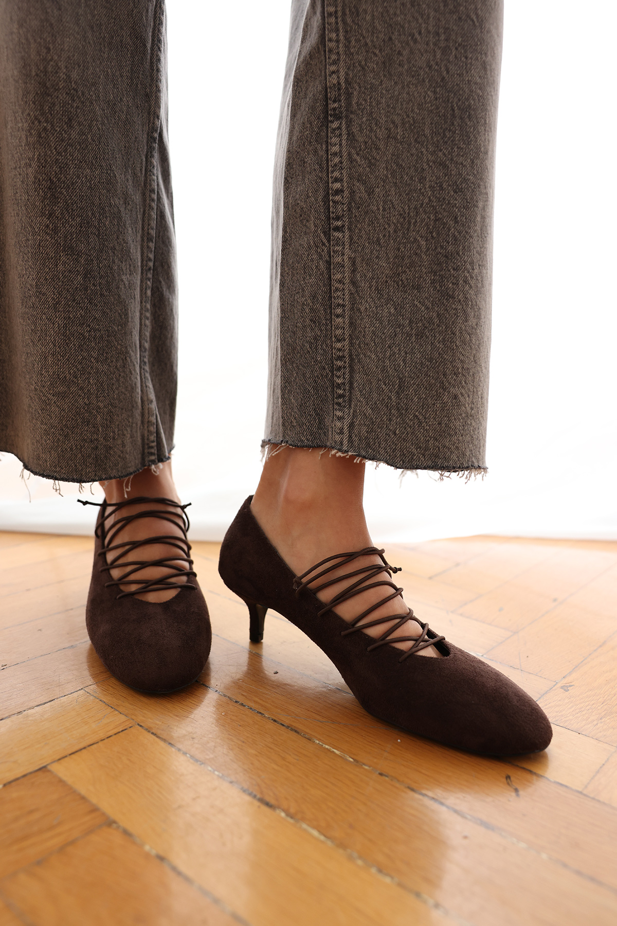 Bağcık Detaylı Kısa Topuklu Acı Kahve Süet Kadın Topuklu