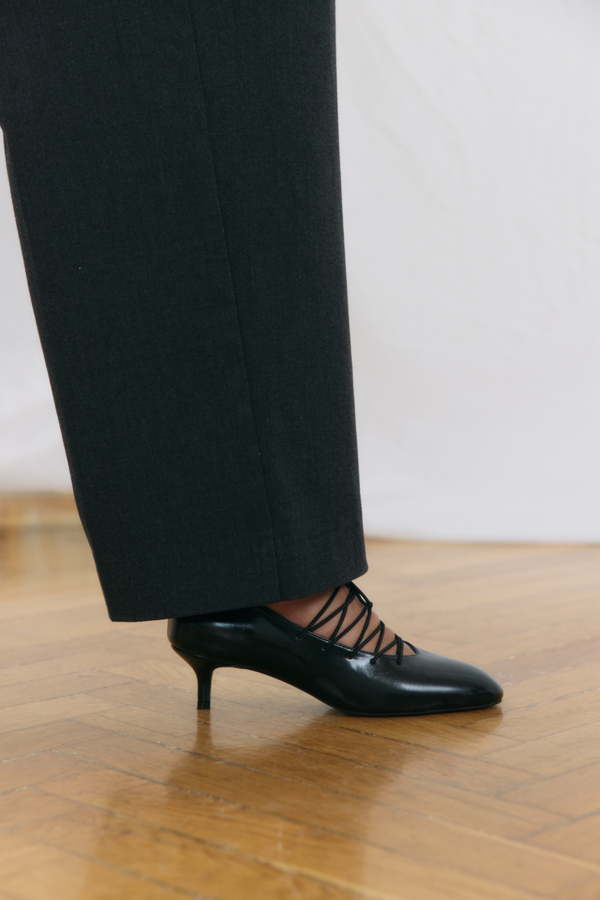 Bağcık Detaylı Kısa Topuklu Siyah Kadın Topuklu