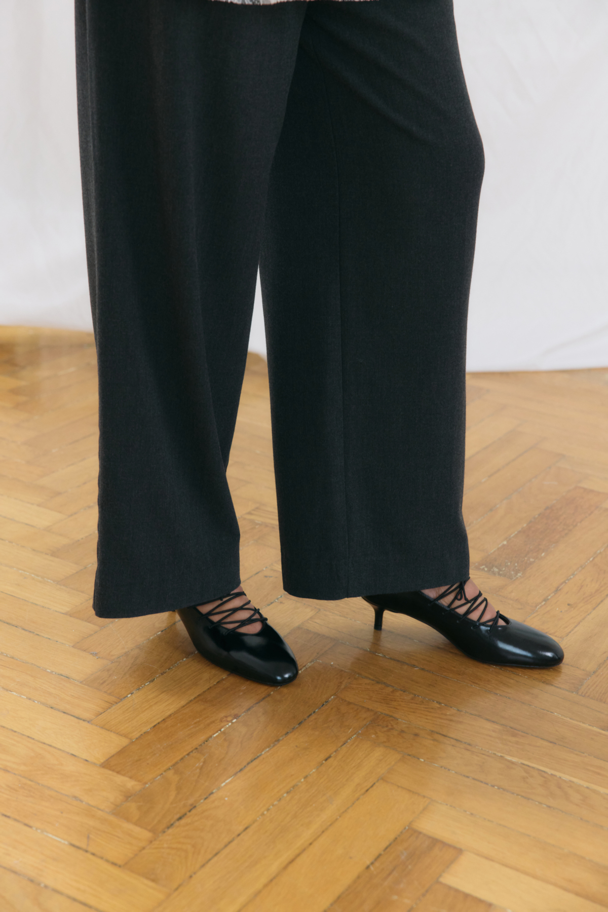 Bağcık Detaylı Kısa Topuklu Siyah Kadın Topuklu