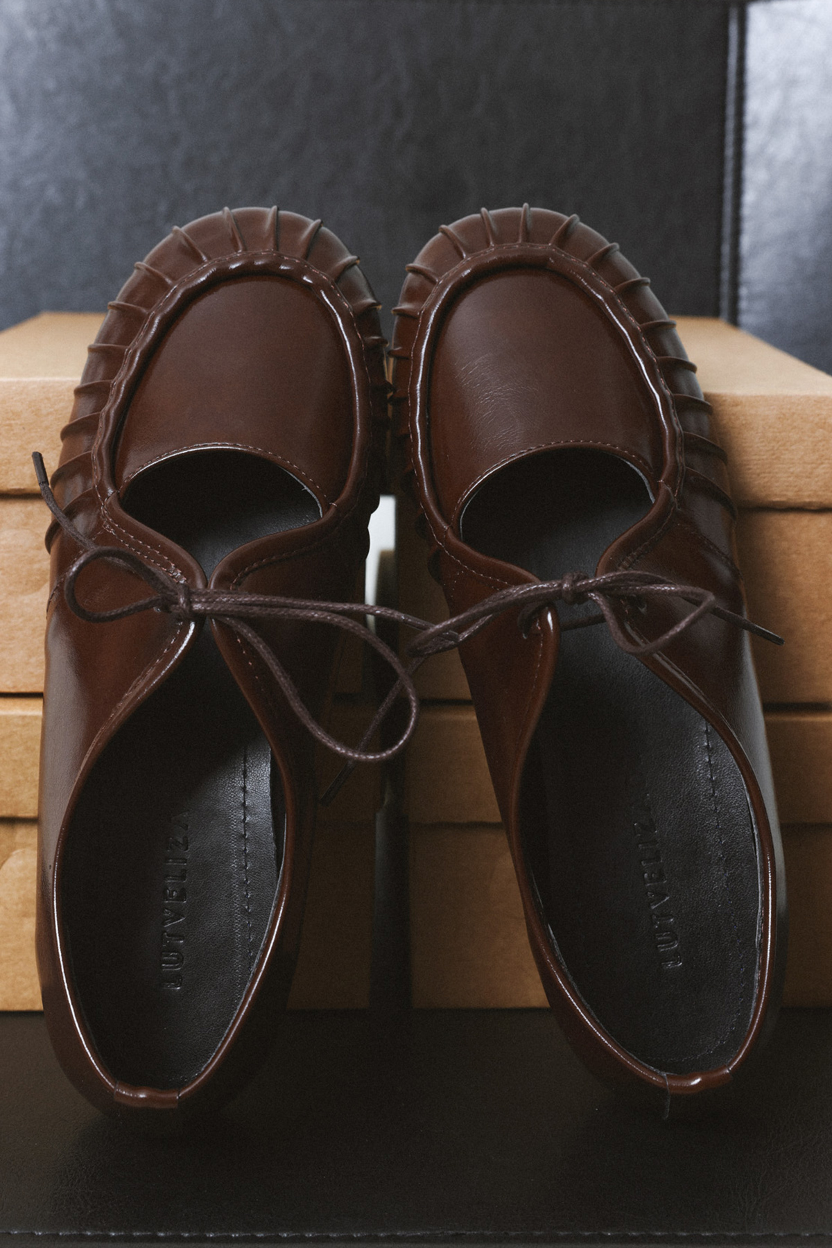 Bağcıklı Büzgü Detaylı Acı Kahve Kadın Babet