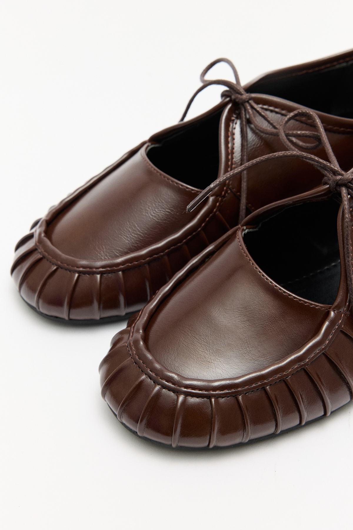 Bağcıklı Büzgü Detaylı Acı Kahve Kadın Babet