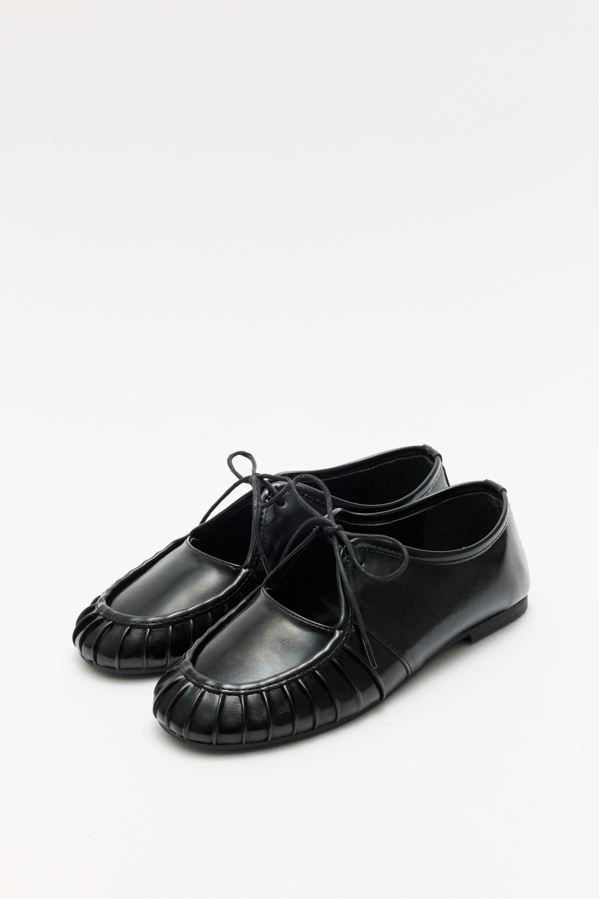 Bağcıklı Büzgü Detaylı Siyah Kadın Babet