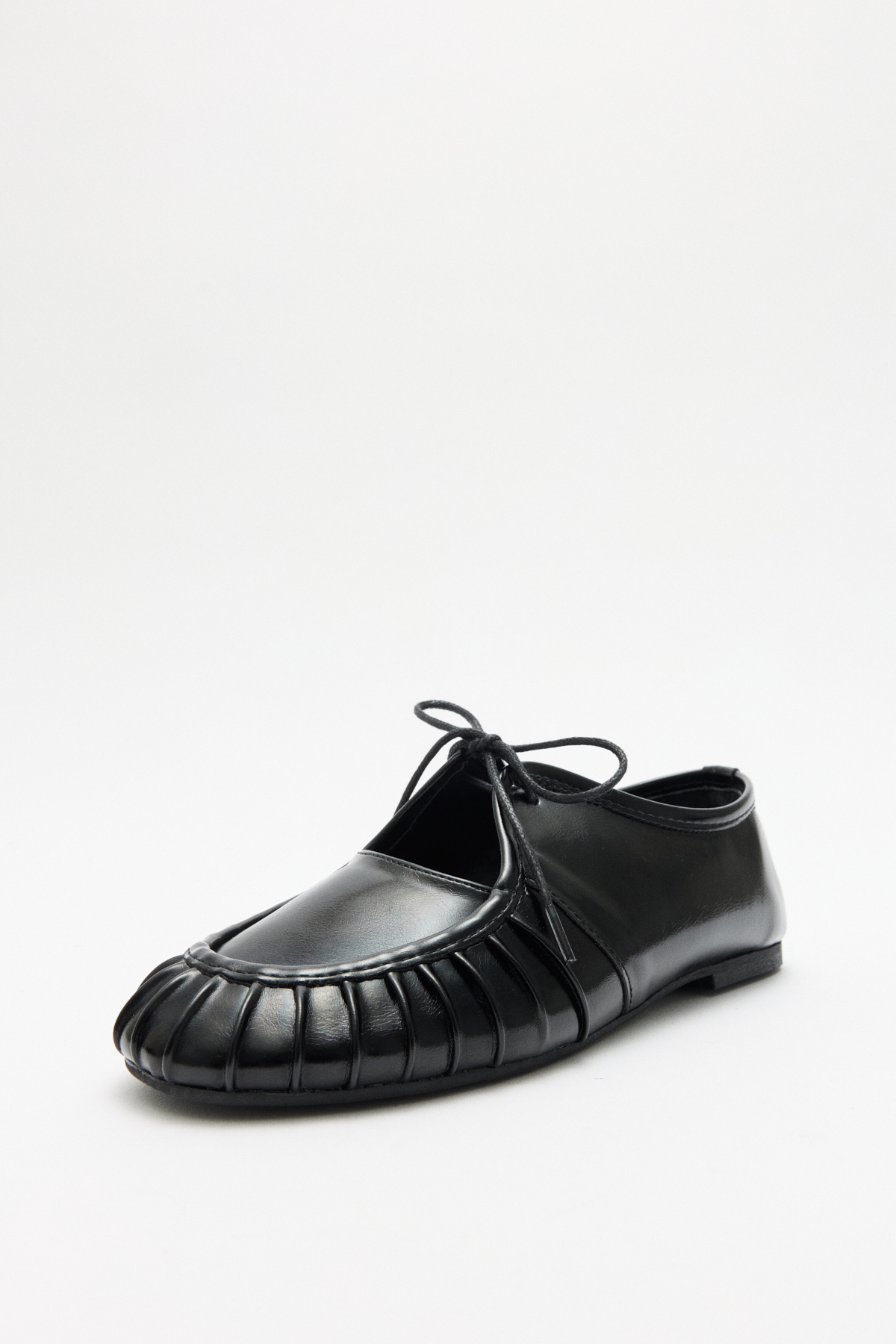 Bağcıklı Büzgü Detaylı Siyah Kadın Babet