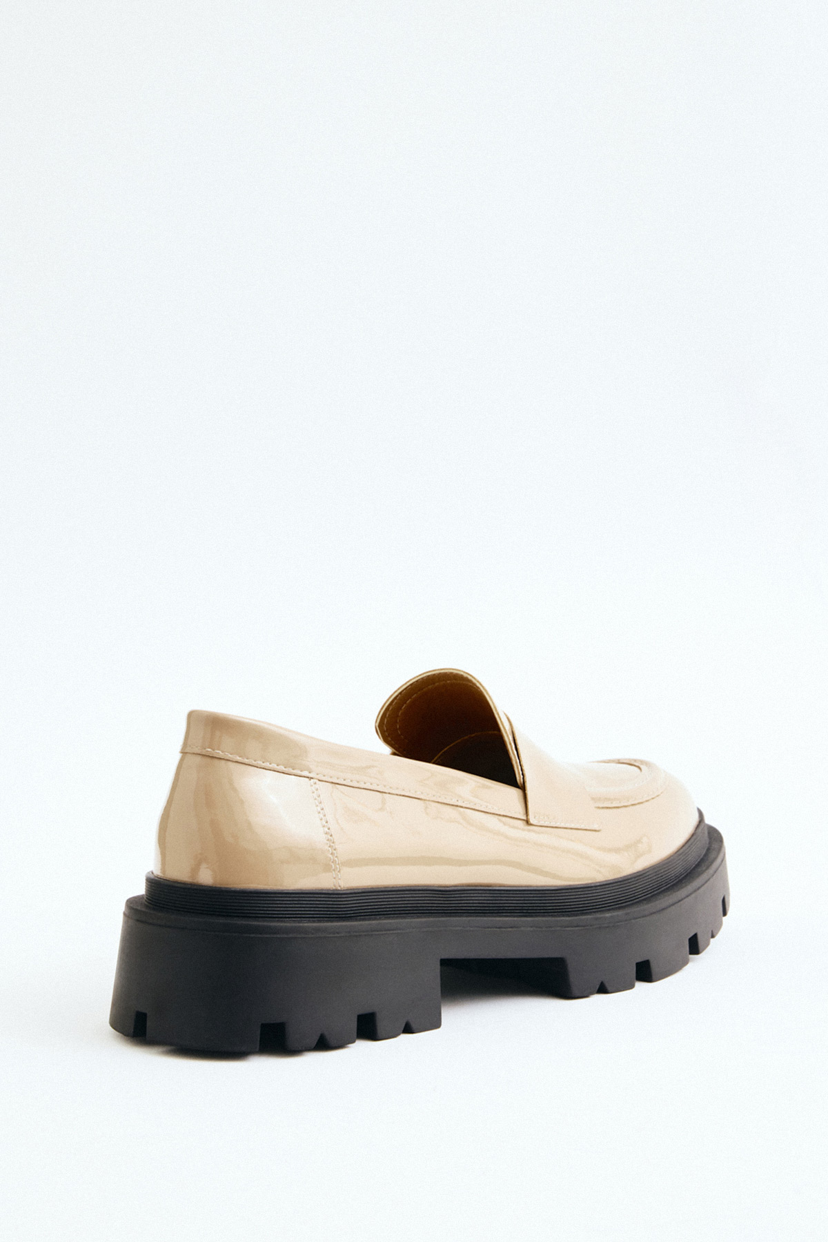 Bant Detaylı Kalın Tırtıklı Tabanlı Vizon Rugan Kadın Babet