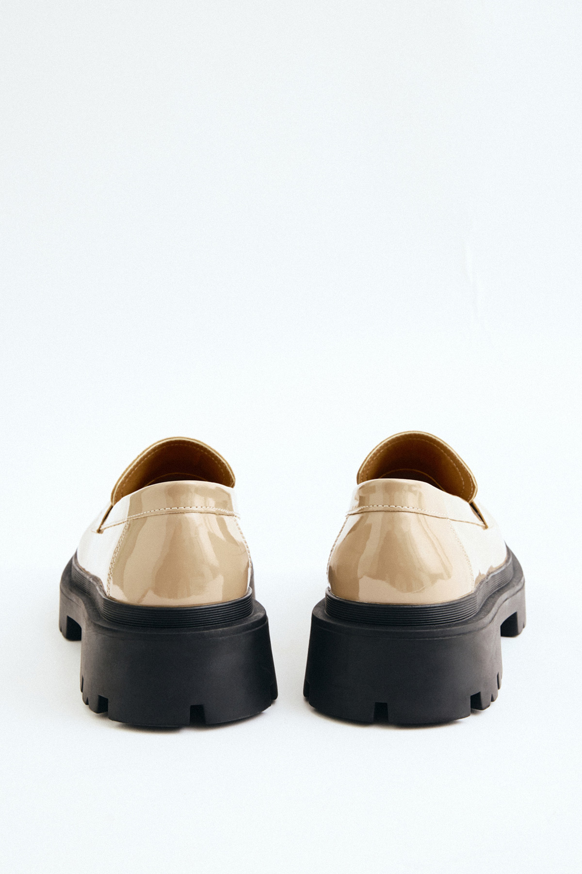 Bant Detaylı Kalın Tırtıklı Tabanlı Vizon Rugan Kadın Babet