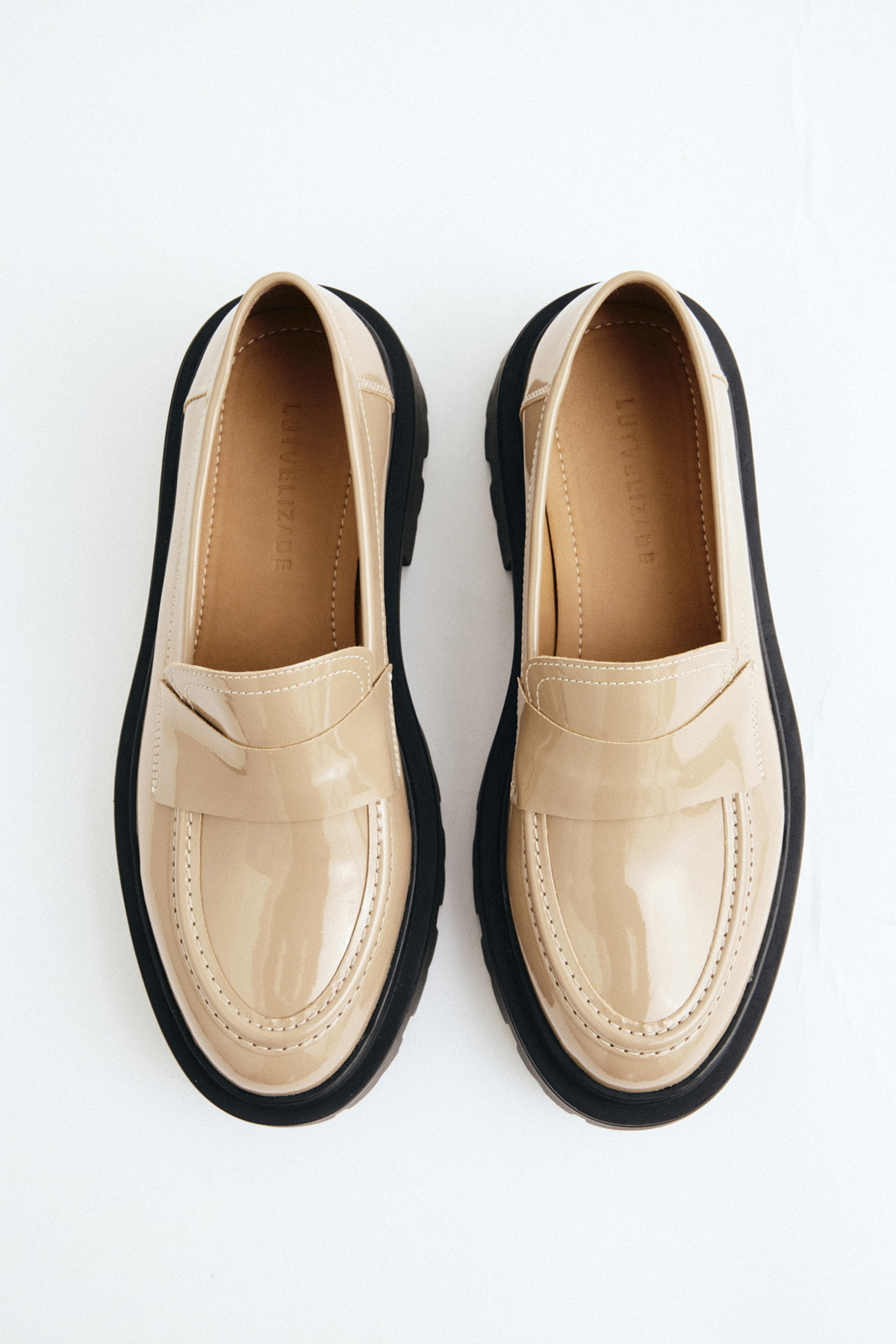 Bant Detaylı Kalın Tırtıklı Tabanlı Vizon Rugan Kadın Babet