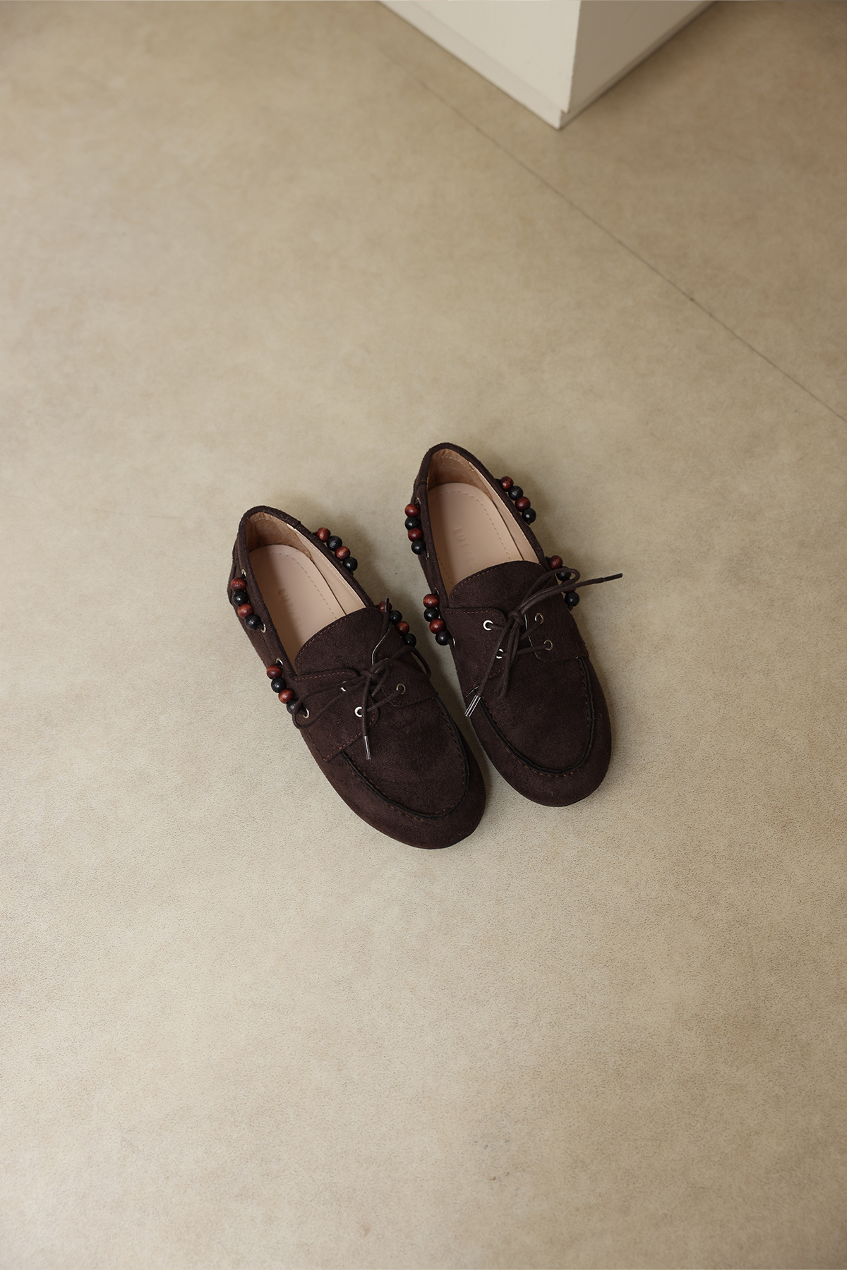 Boncuk Aksesuarlı Bağcıklı Acı Kahve Süet Kadın Loafer