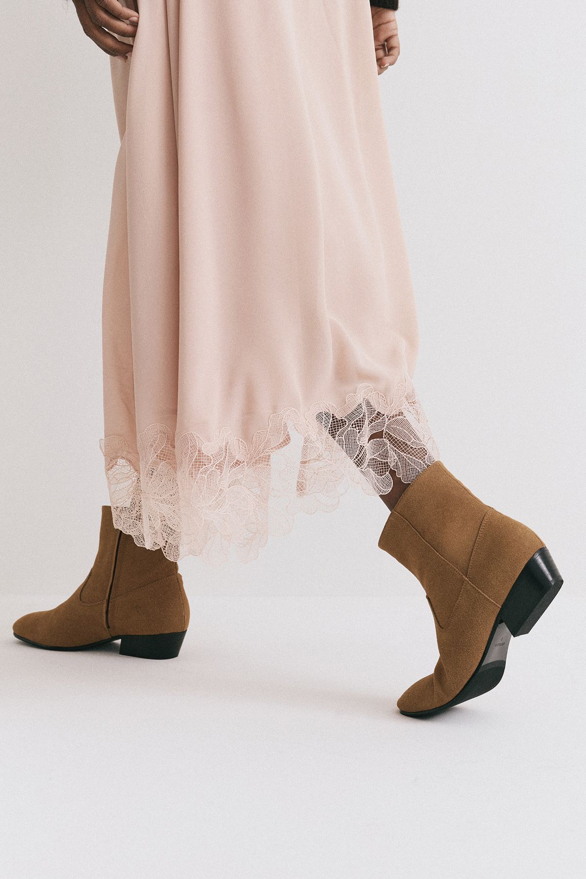 Dikiş Detaylı Taba Süet Kadın Bot