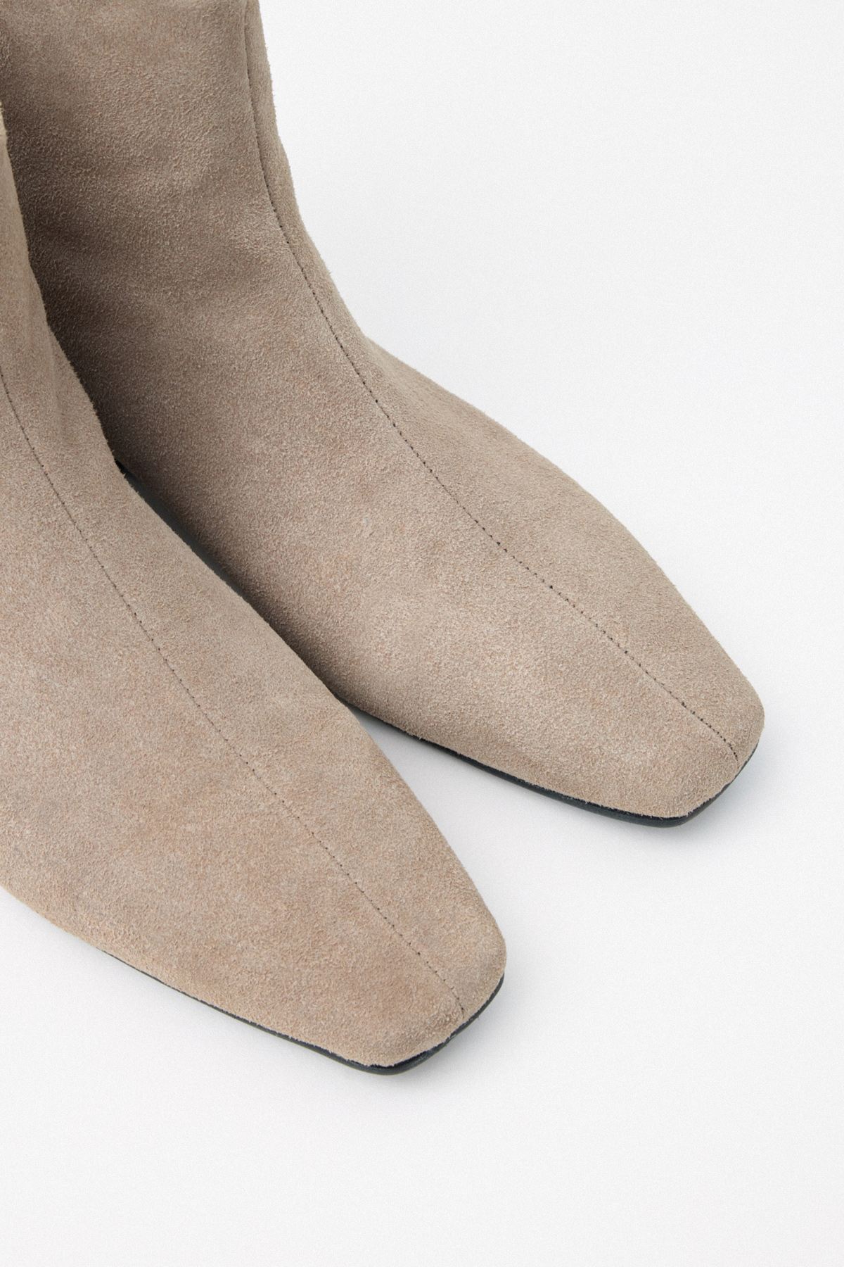 Küt Burun Arka Fermuarlı Vizon Süet Kadın Bot