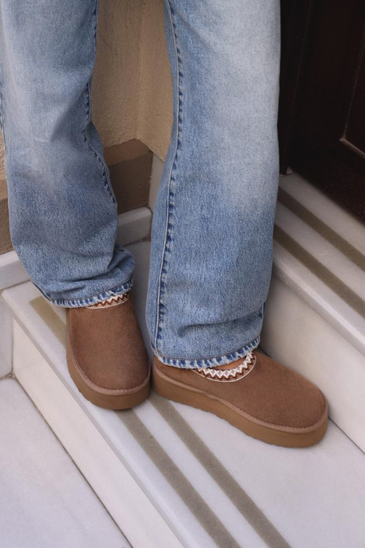 İçi Kürklü İşleme Detaylı Vizon Süet Kadın Bot