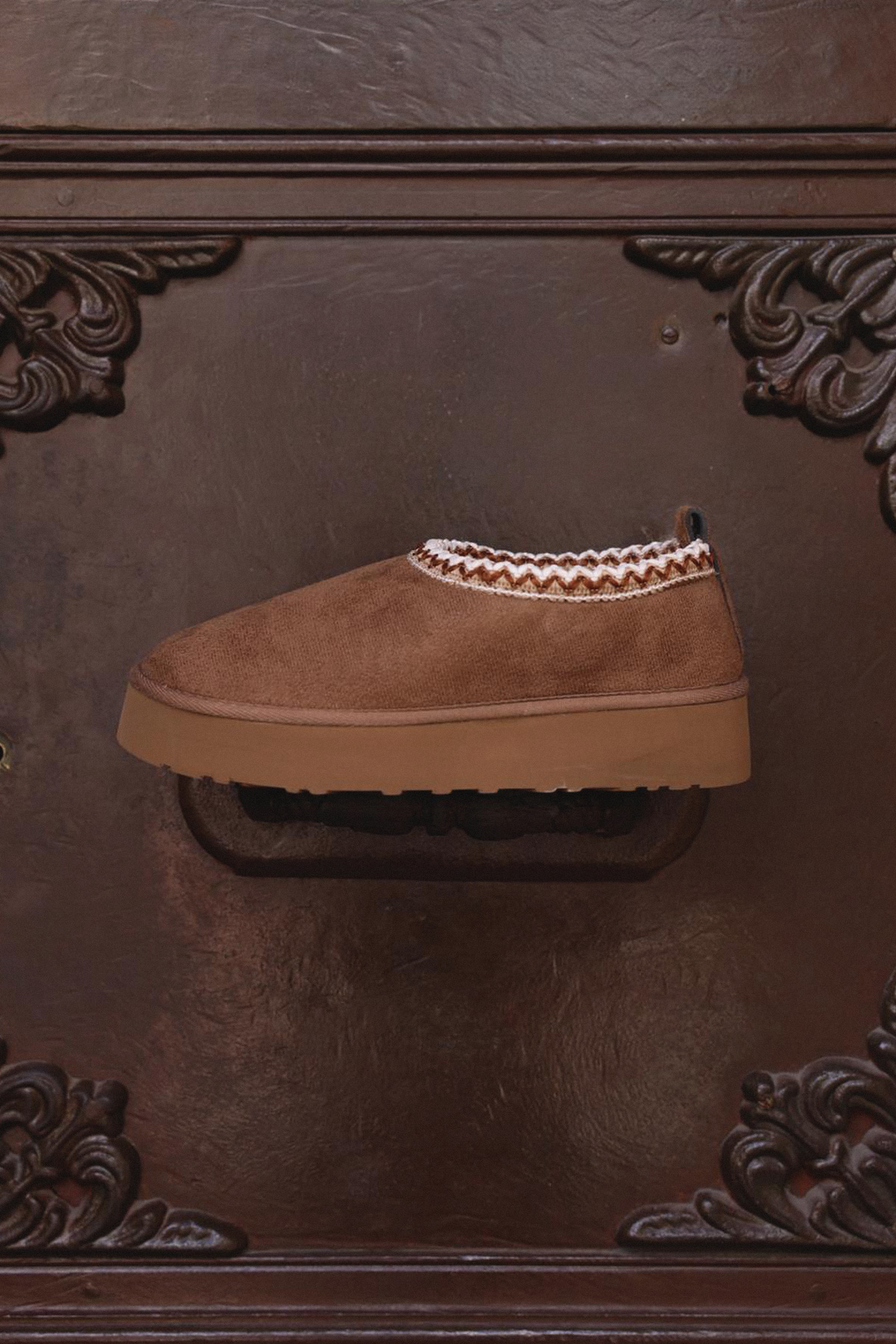 İçi Kürklü İşleme Detaylı Vizon Süet Kadın Bot