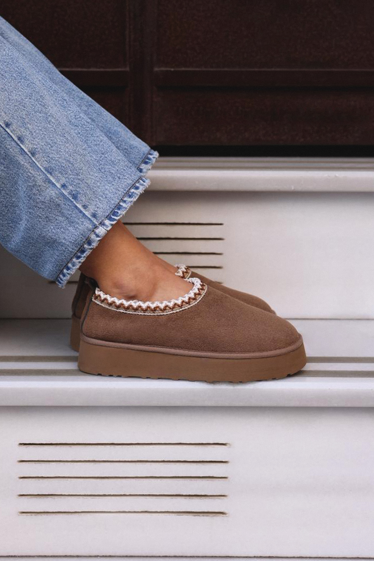 İçi Kürklü İşleme Detaylı Vizon Süet Kadın Bot