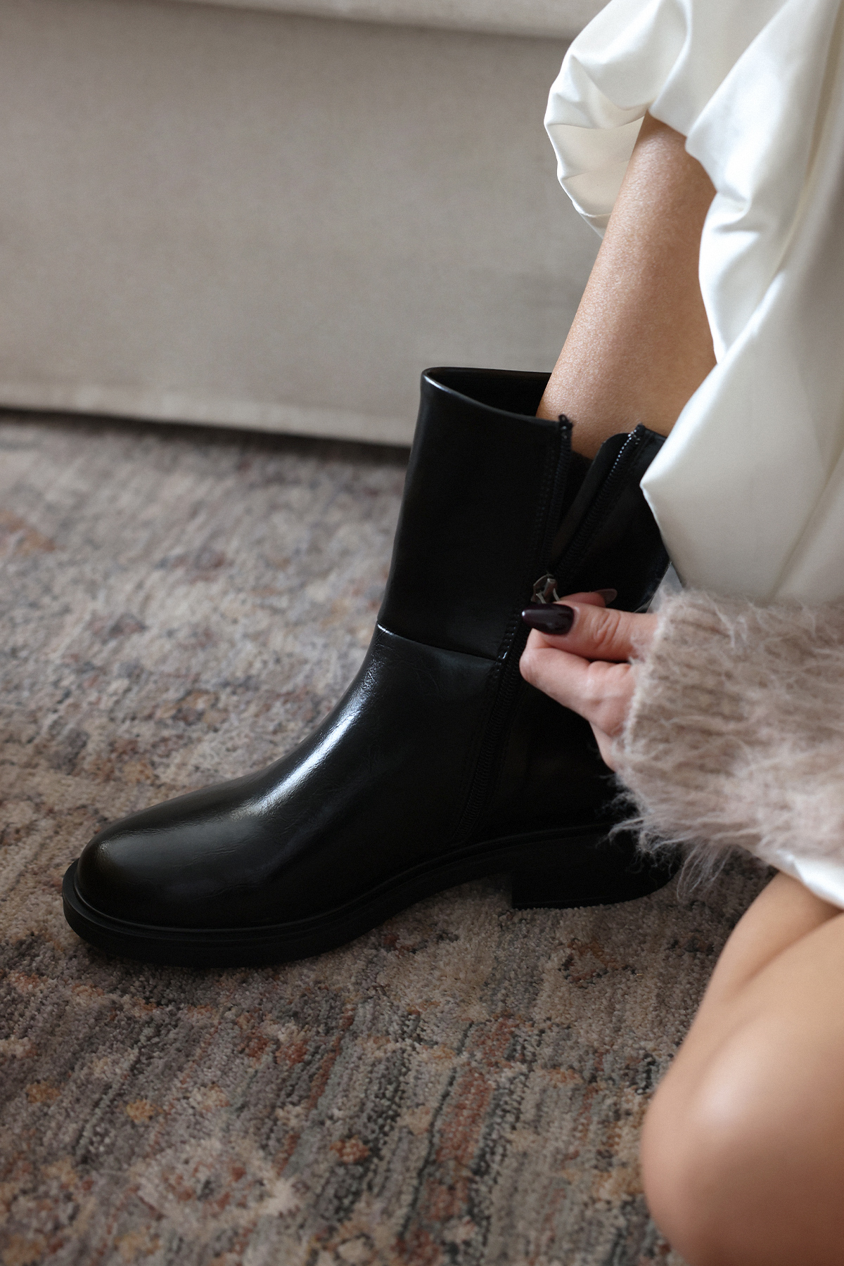 Oval Burun Midi Siyah Kadın Bot