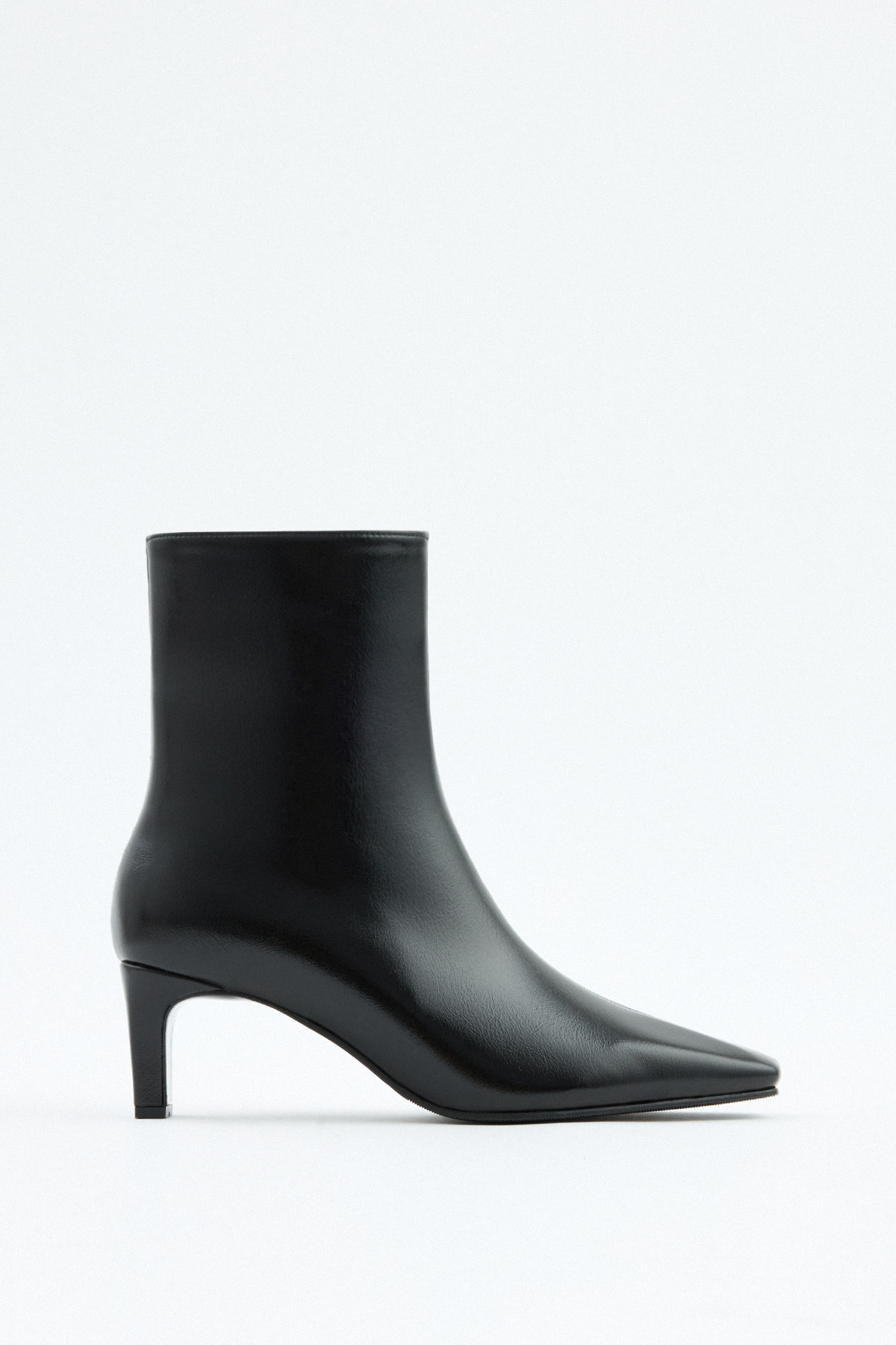 Küt Burun Bilek Üstü Siyah Kadın Bot