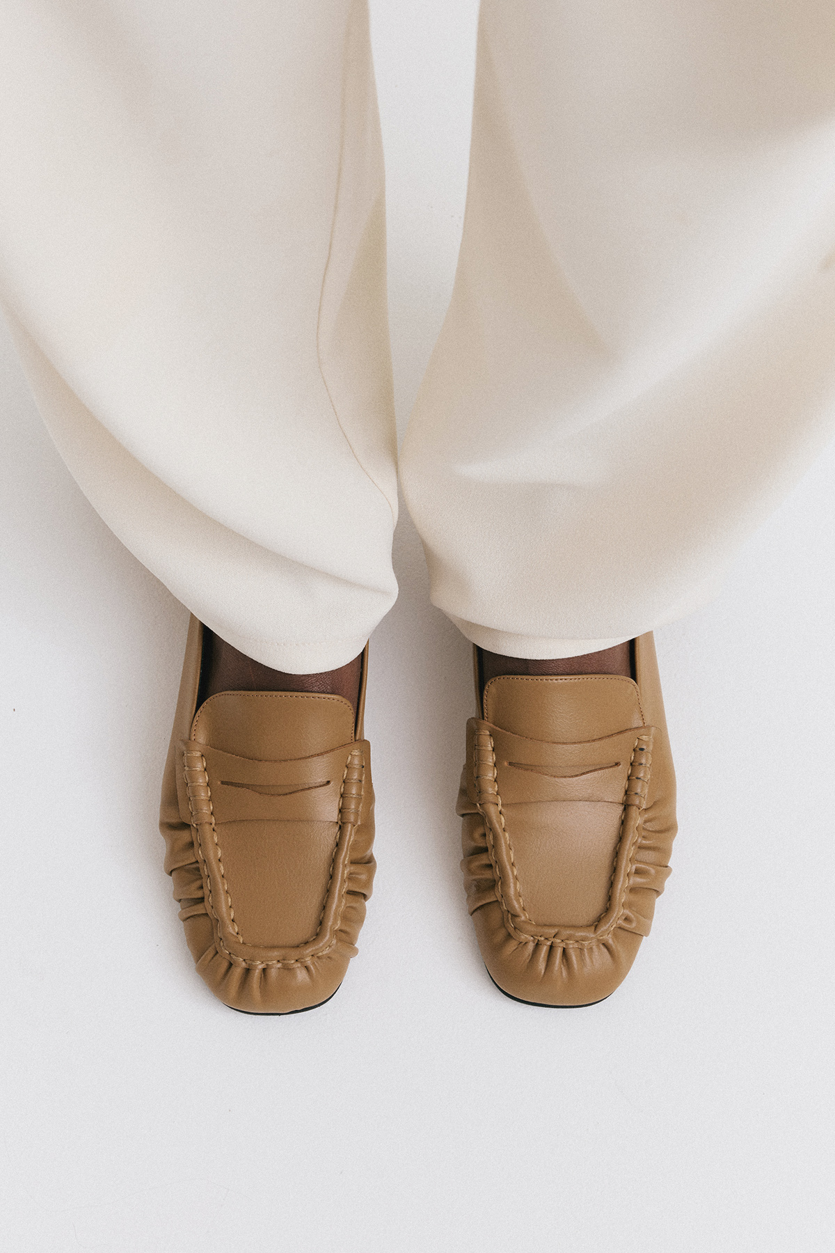 Büzgülü Detaylı Karamel Kadın Loafer