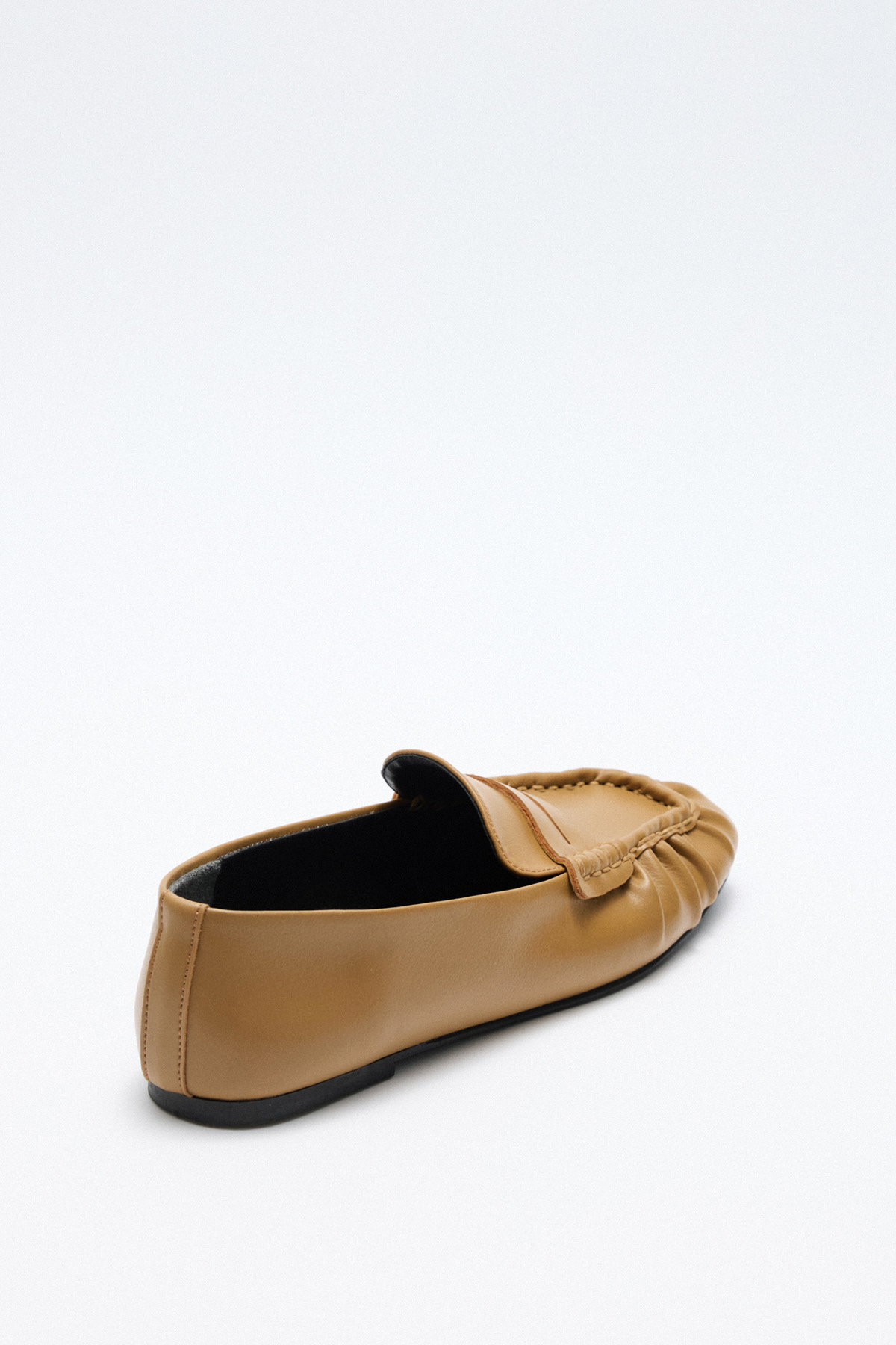 Büzgülü Detaylı Karamel Kadın Loafer