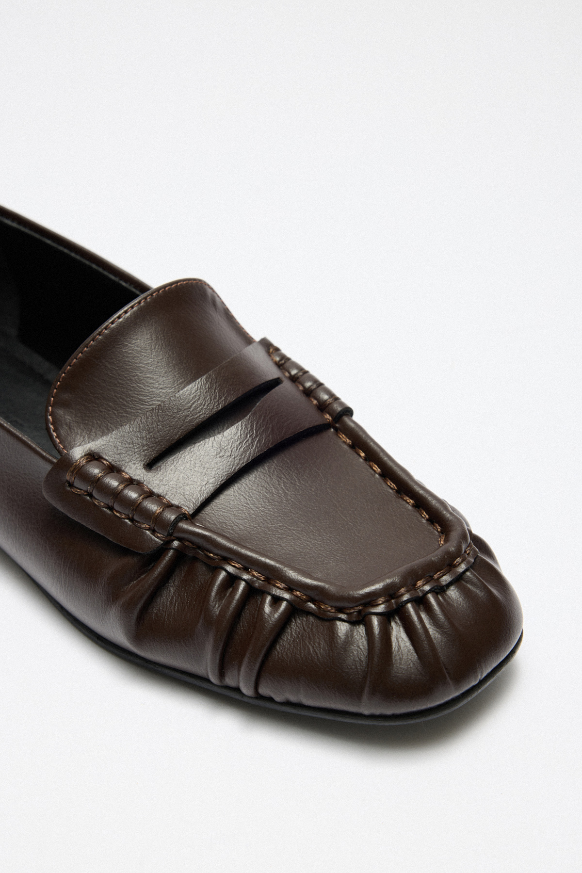 Büzgülü Detaylı Acı Kahve Kadın Loafer