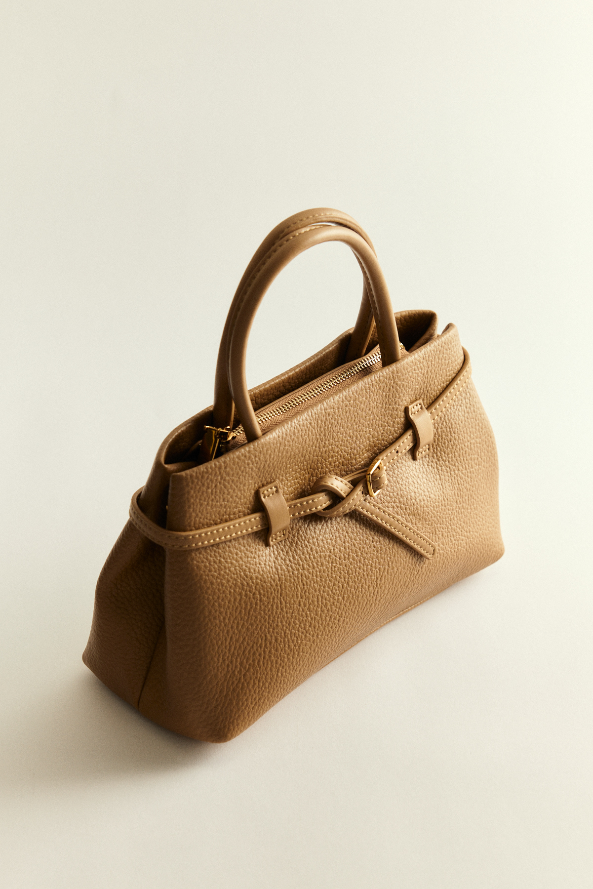 Deri Görünümlü Kemer Detaylı Camel Kadın Çanta