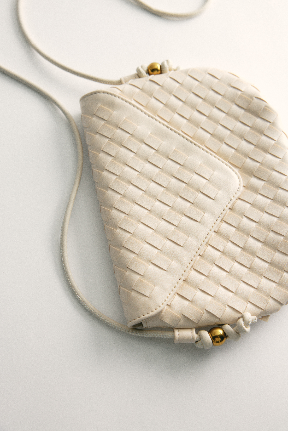 Örgü Dokulu Kapaklı Bej Kadın Çanta