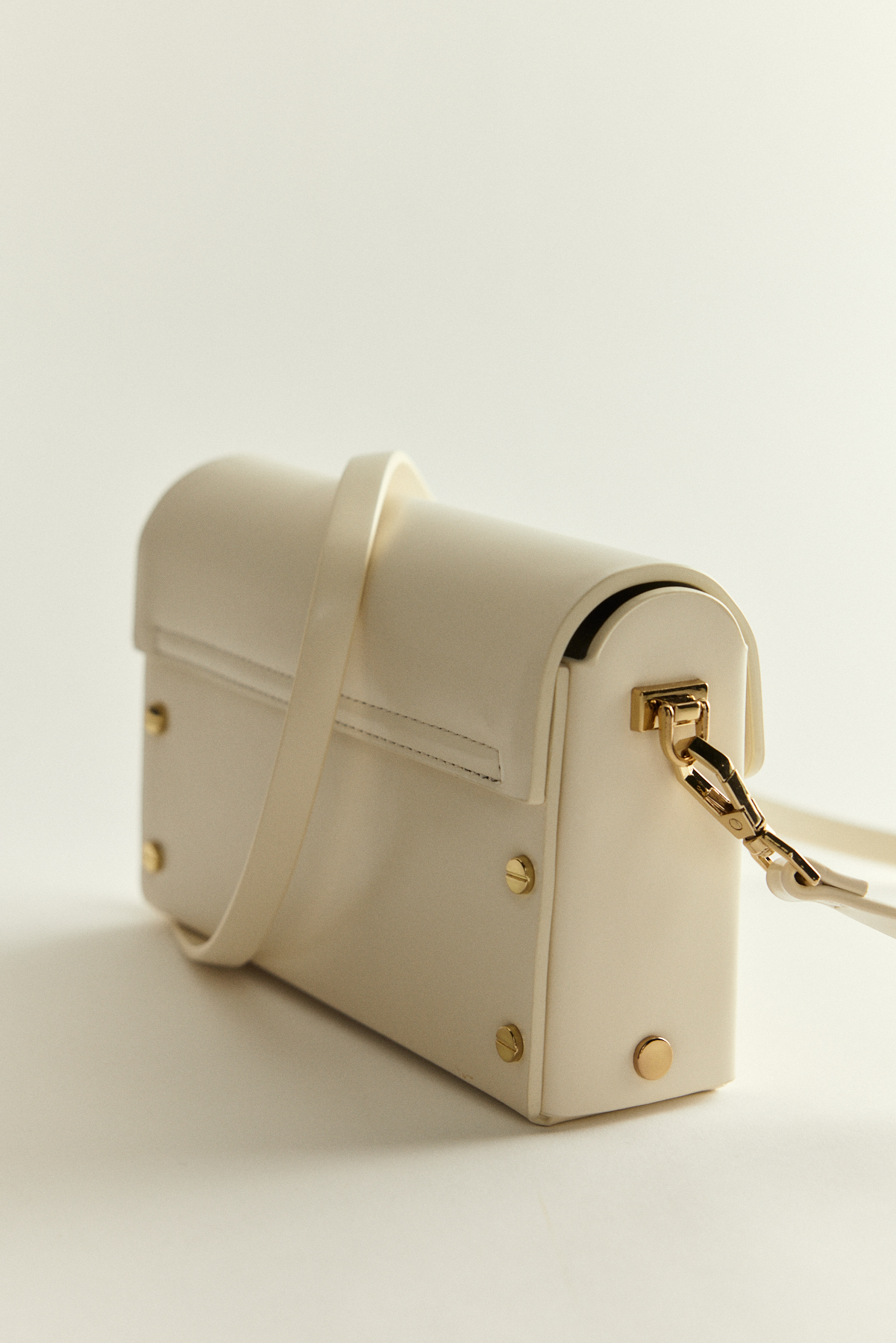 Gold Kilit Detaylı Beyaz Kadın Çanta