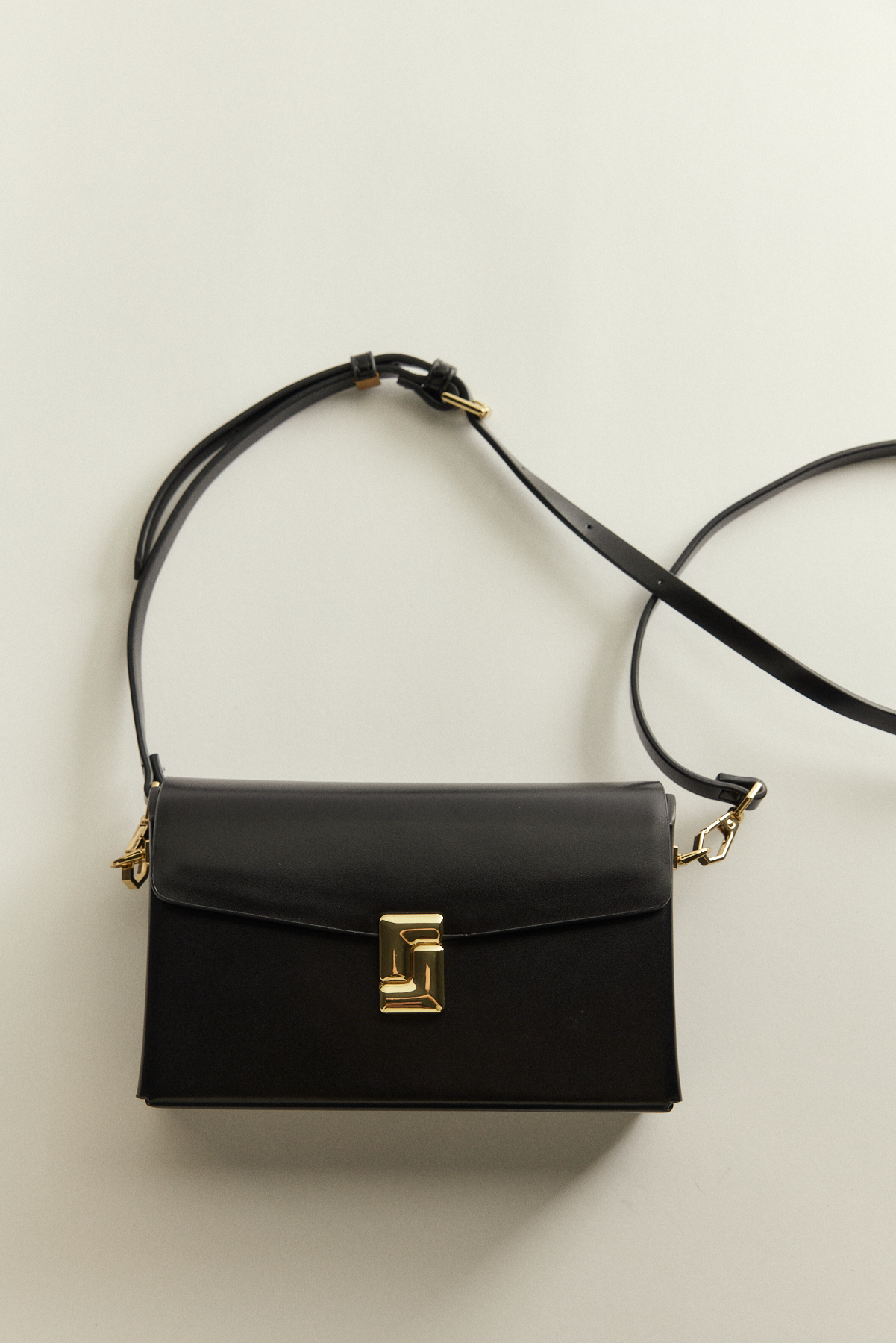 Gold Kilit Detaylı Siyah Kadın Çanta