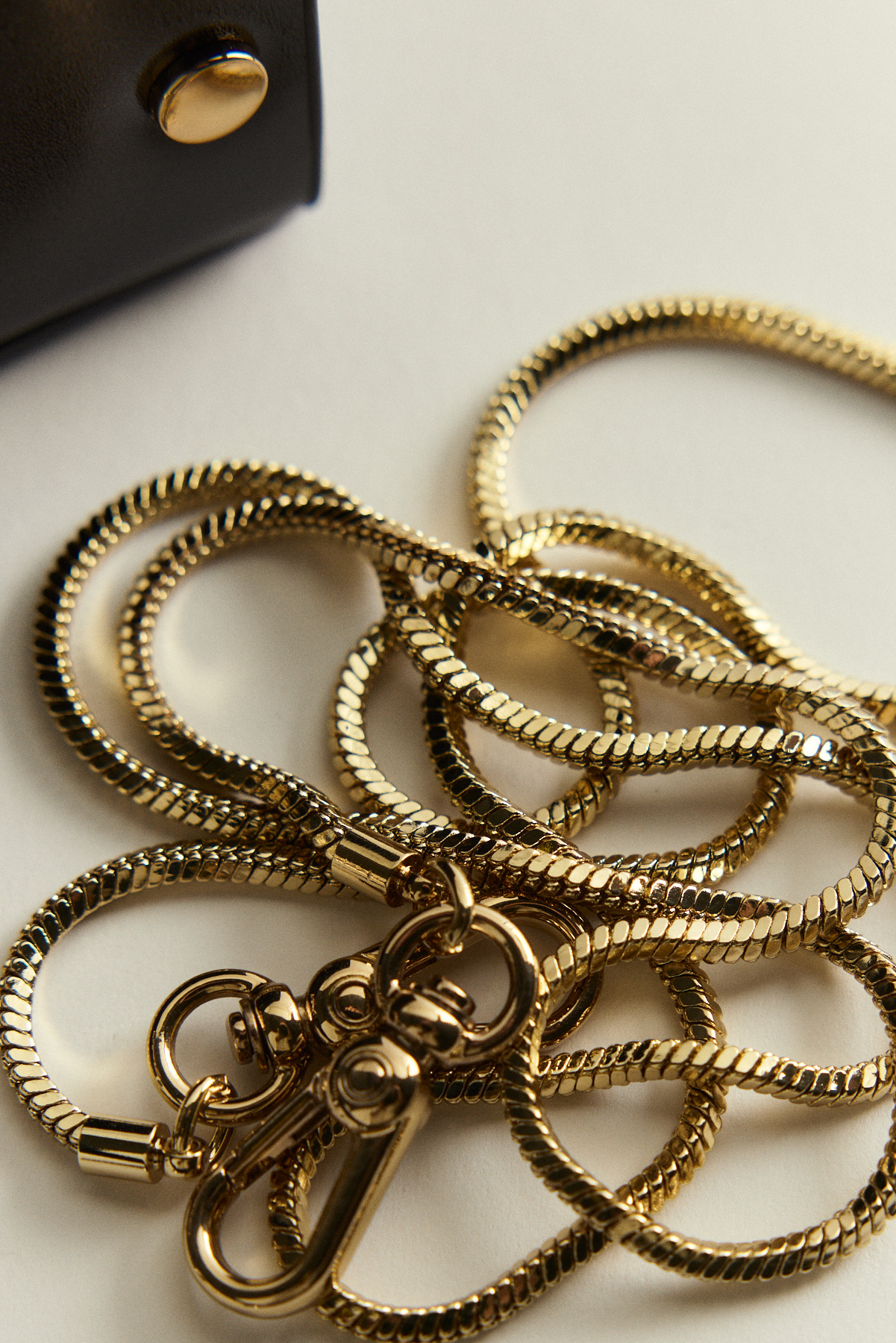 Gold Kilit Detaylı Siyah Kadın Çanta