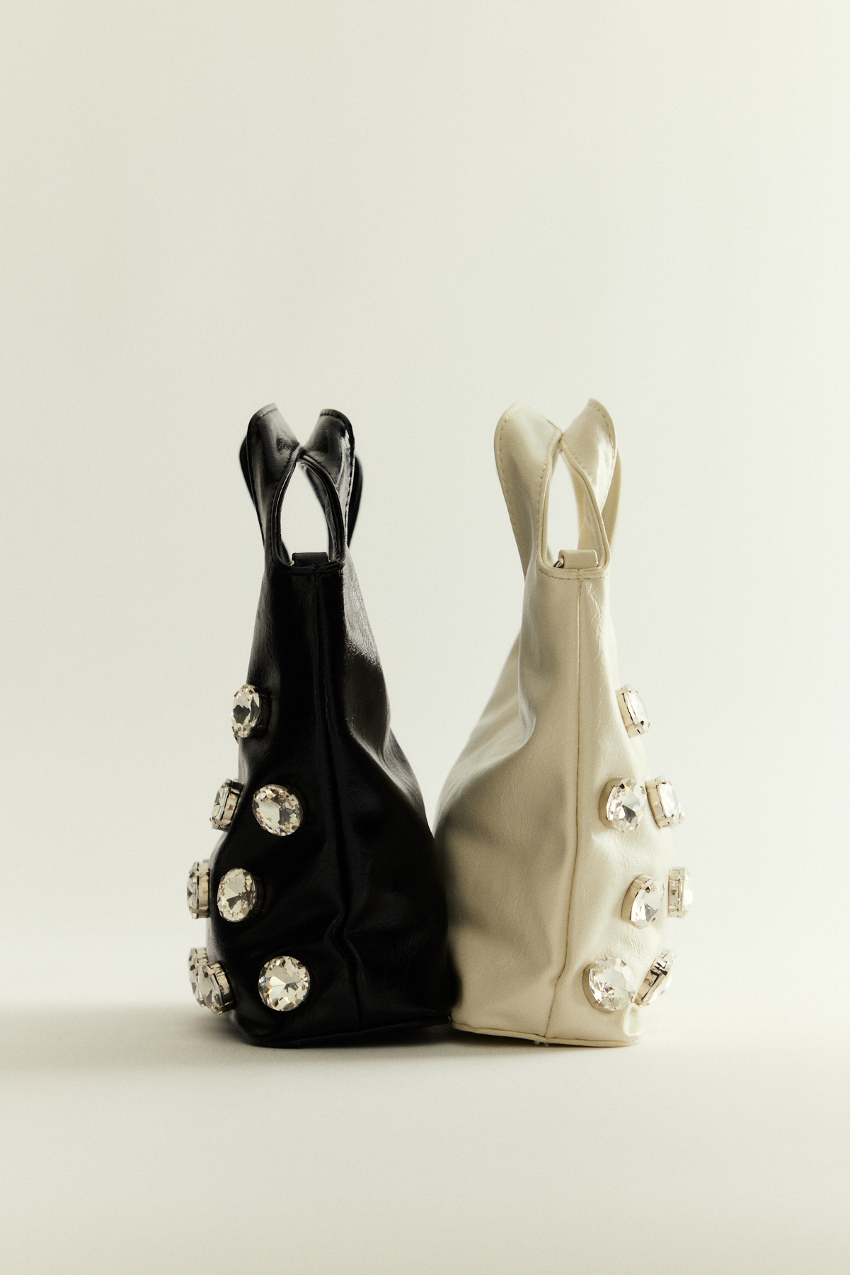 Büyük Taş Detaylı Bej Kadın Çanta