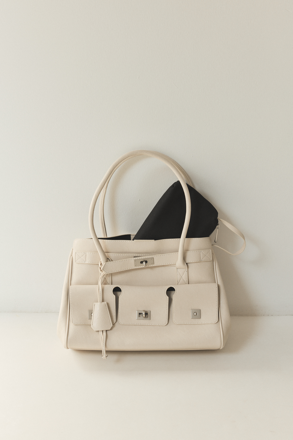 Metal Kilit Detaylı Bej Kadın Çanta