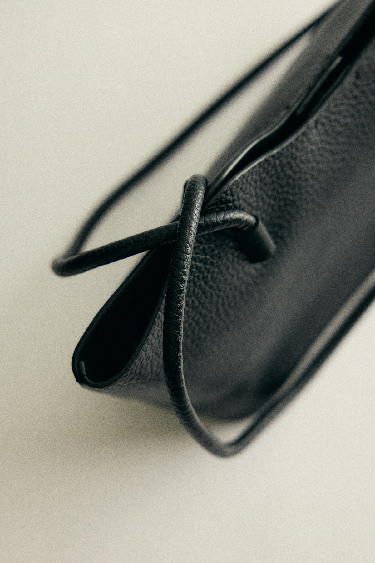 Uzun Askılı Deri Görünümlü Siyah Kadın Çanta