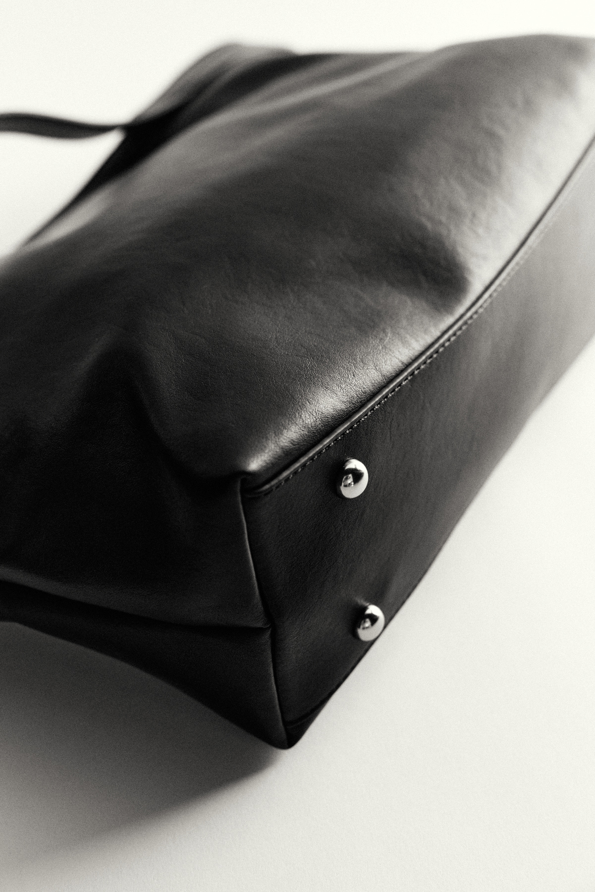 Yumuşak Dokulu Klasik Büyük Boy Siyah Kadın Çanta